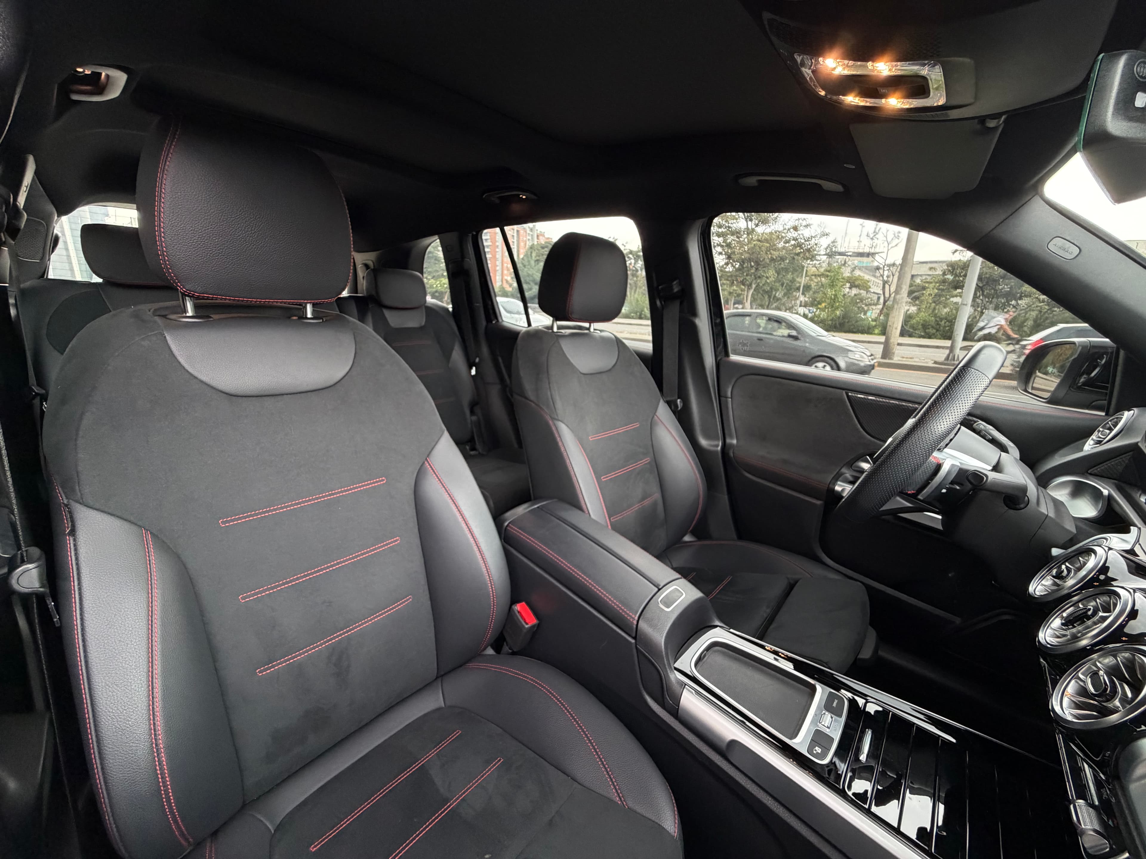 Mercedes Benz GLB200 Modelo 2024 23