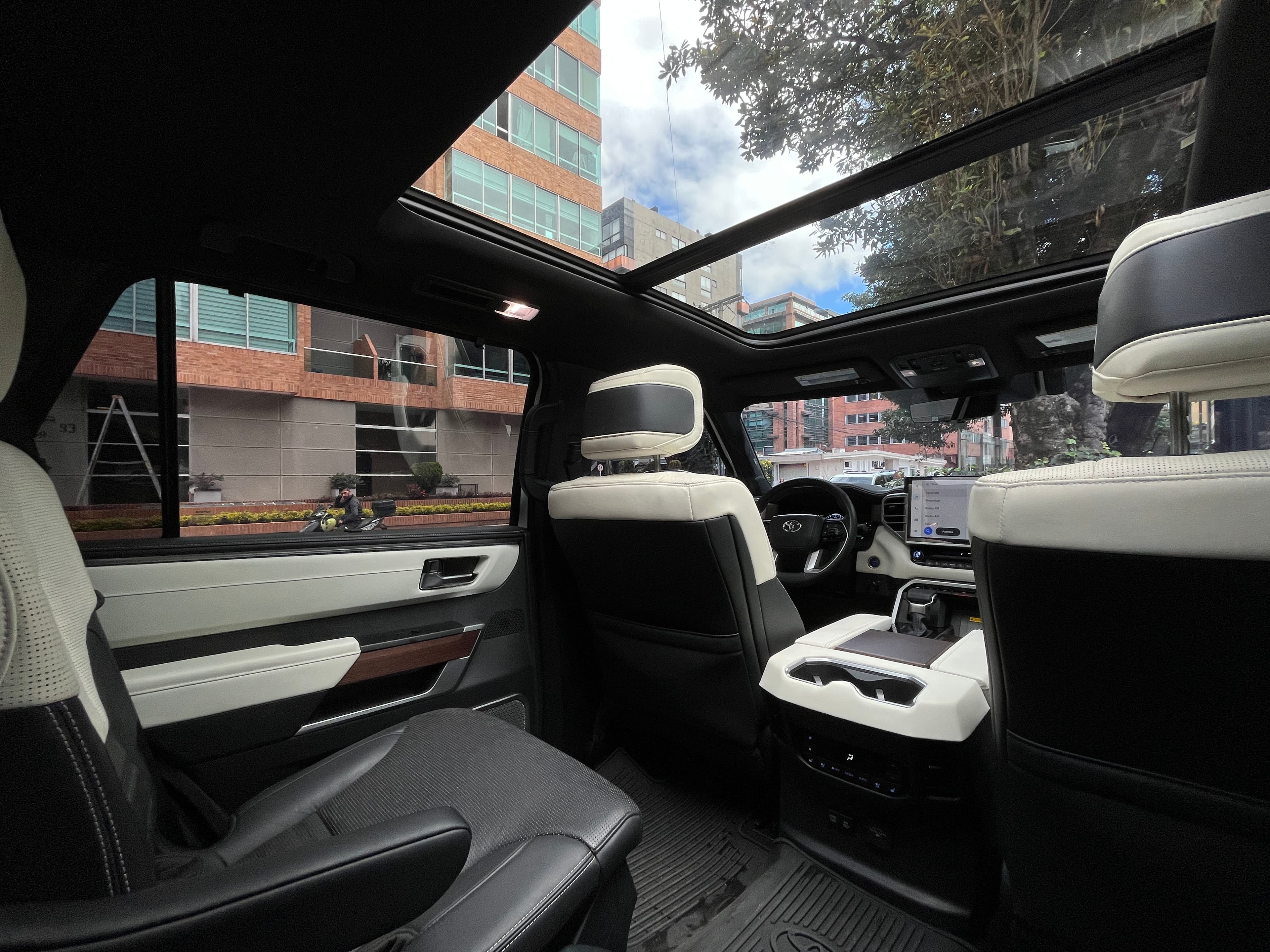 Toyota Sequoia Modelo 2024 19