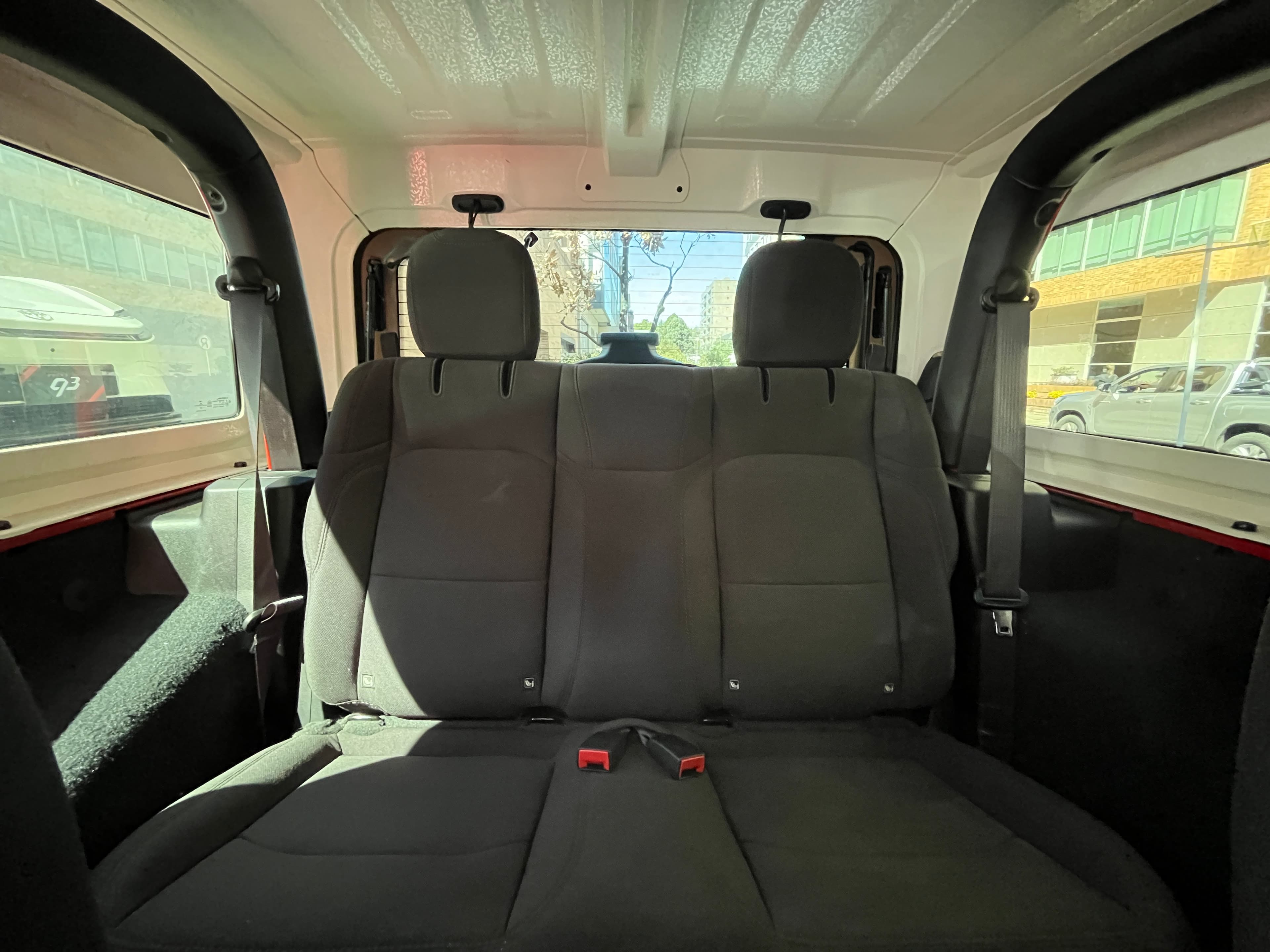 Jeep Wrangler SPORT Modelo 2022 15