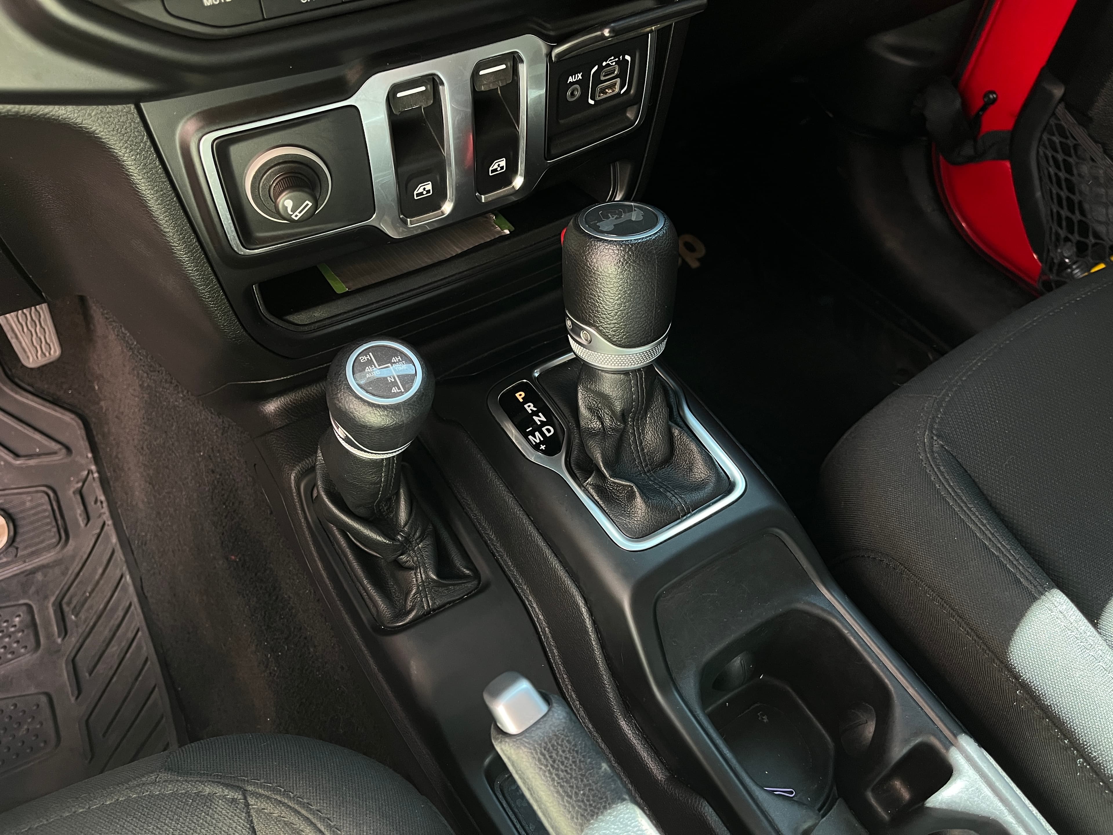 Jeep Wrangler SPORT Modelo 2022 12
