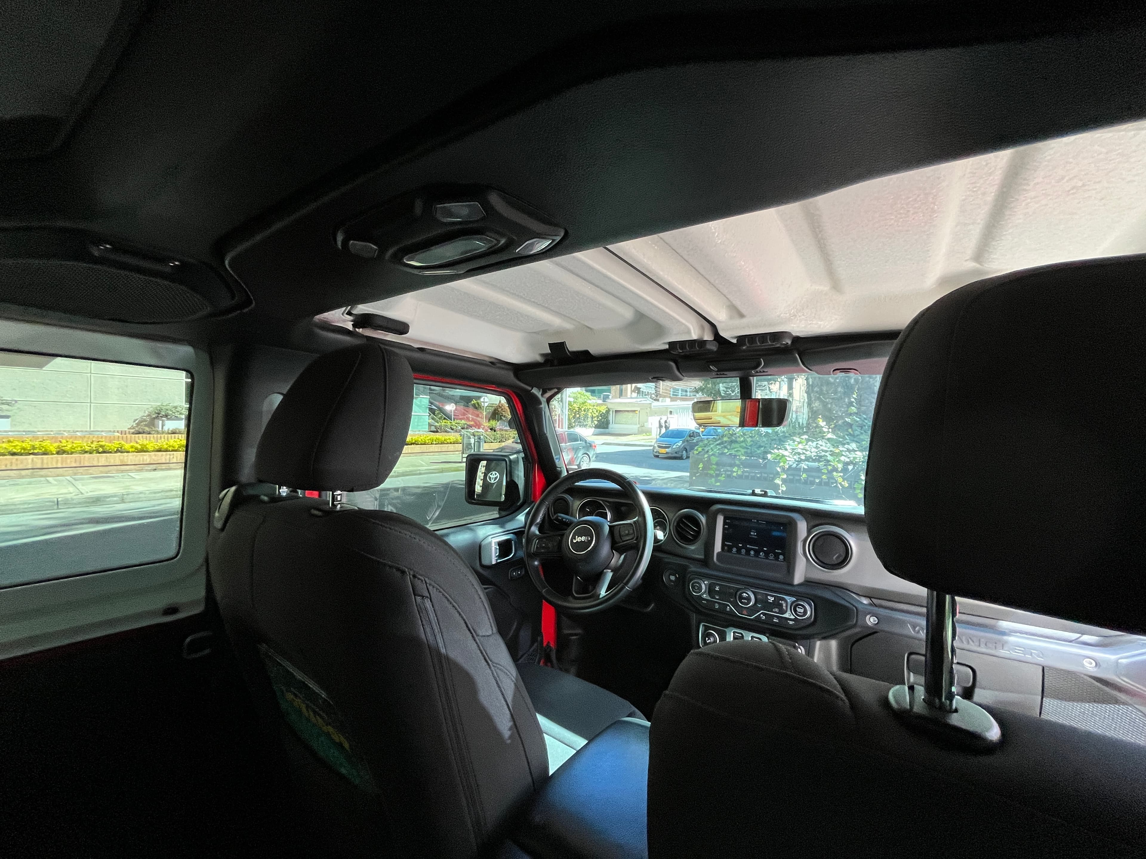 Jeep Wrangler SPORT Modelo 2022 16