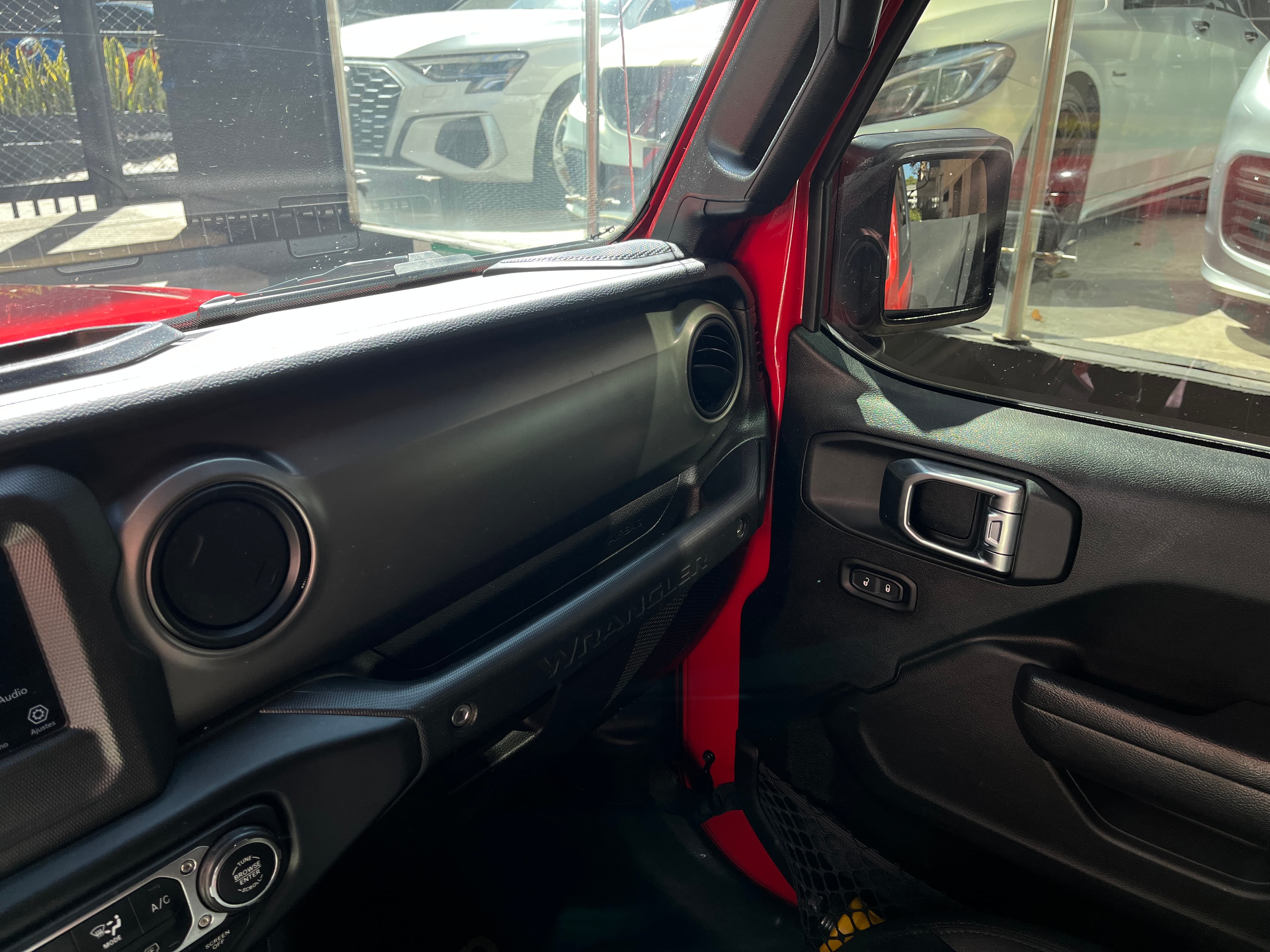 Jeep Wrangler SPORT Modelo 2022 10
