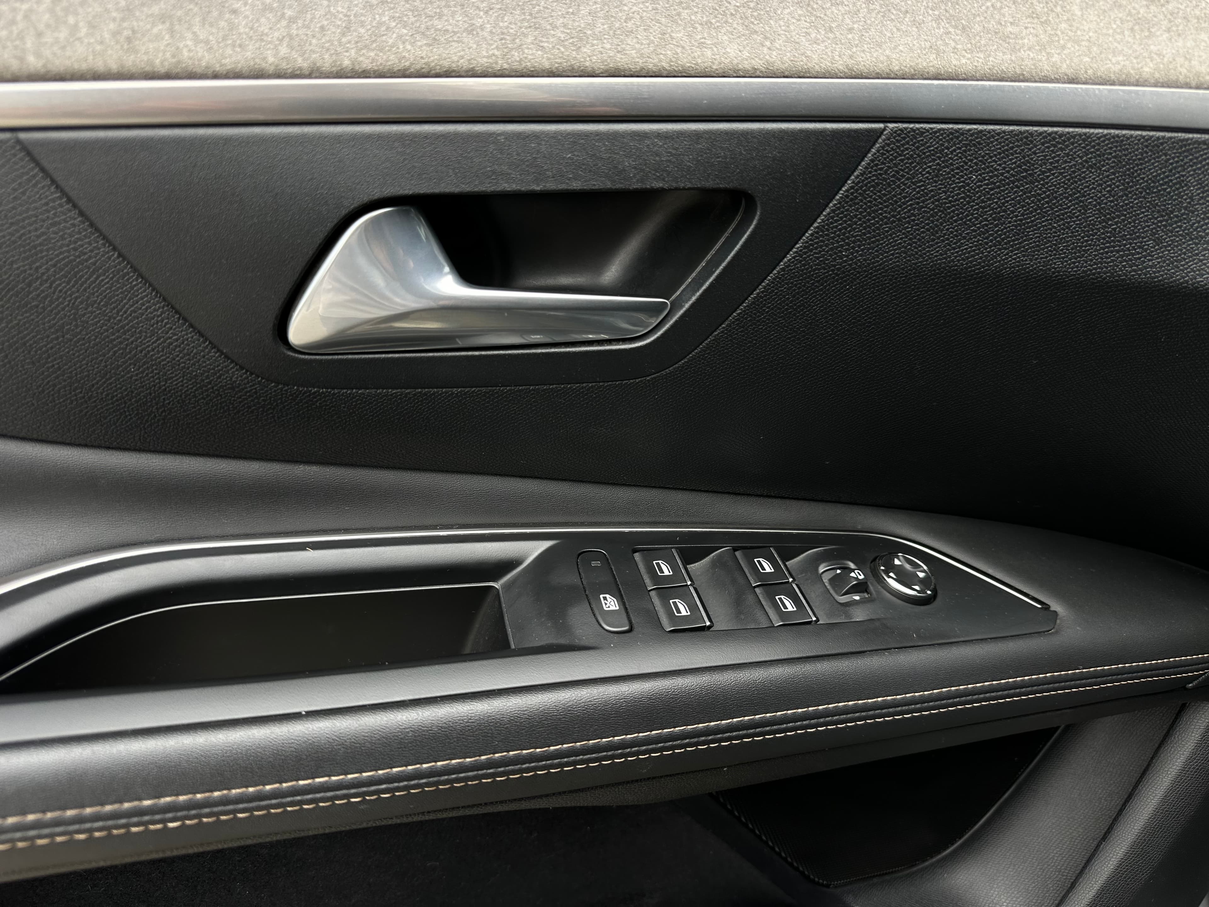 Peugeot 3008 1600 Modelo 2023 10