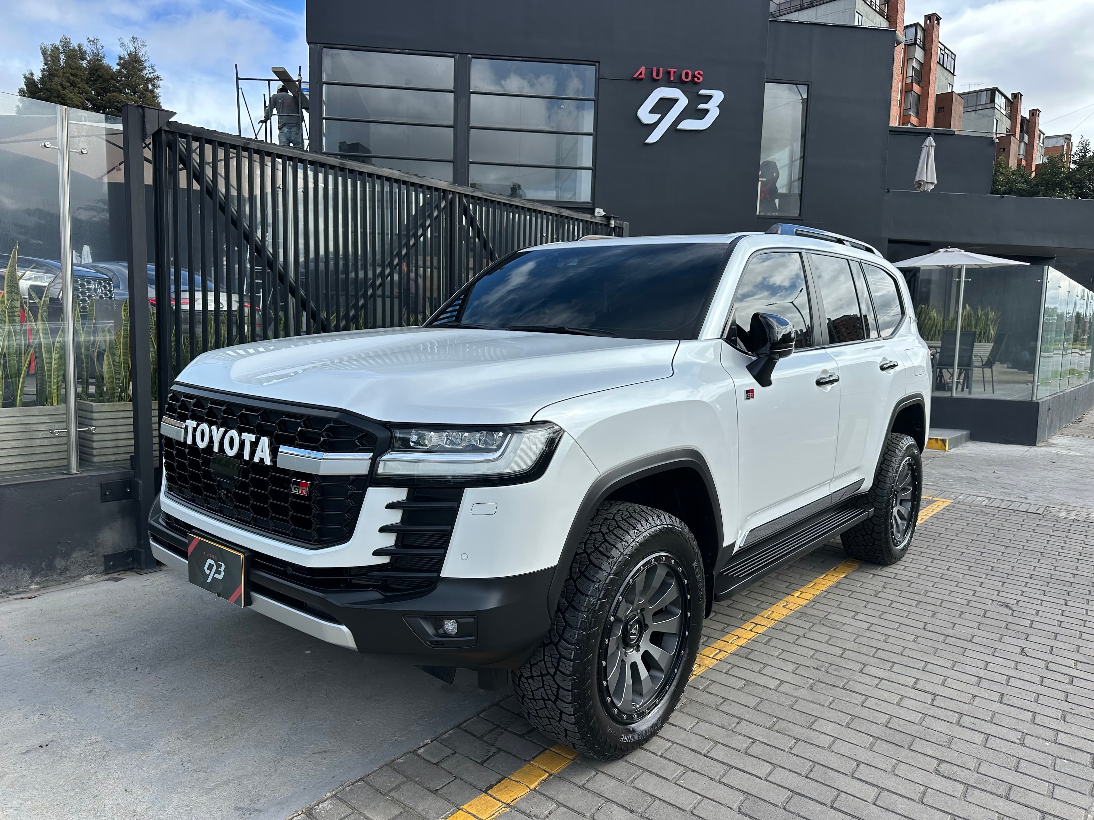 Toyota Land Cruiser 300 GR Modelo 2022 1