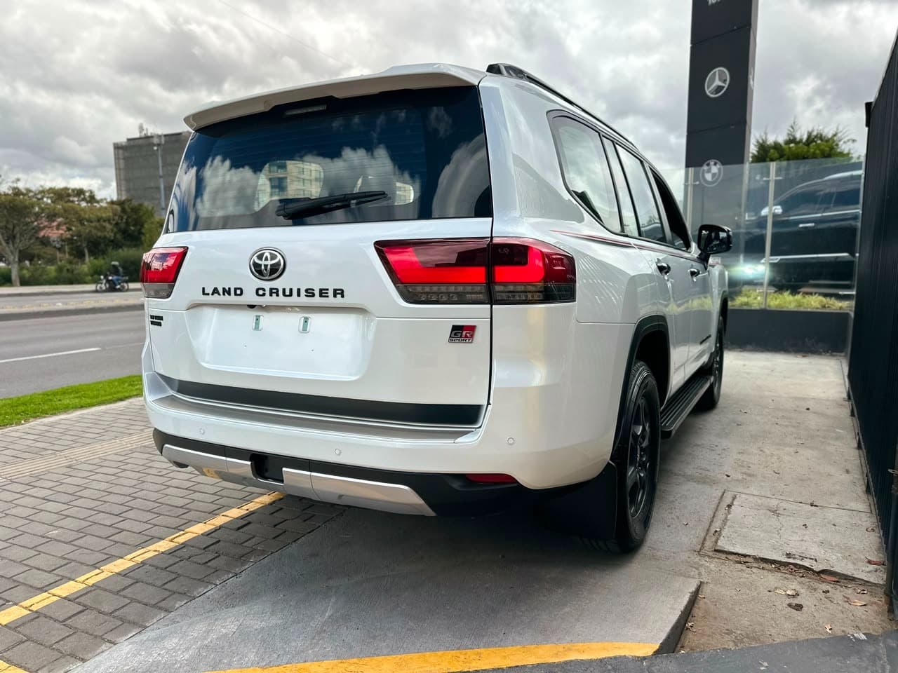 Toyota Land Cruiser 300 GR Sport Blindada Modelo 2026 6