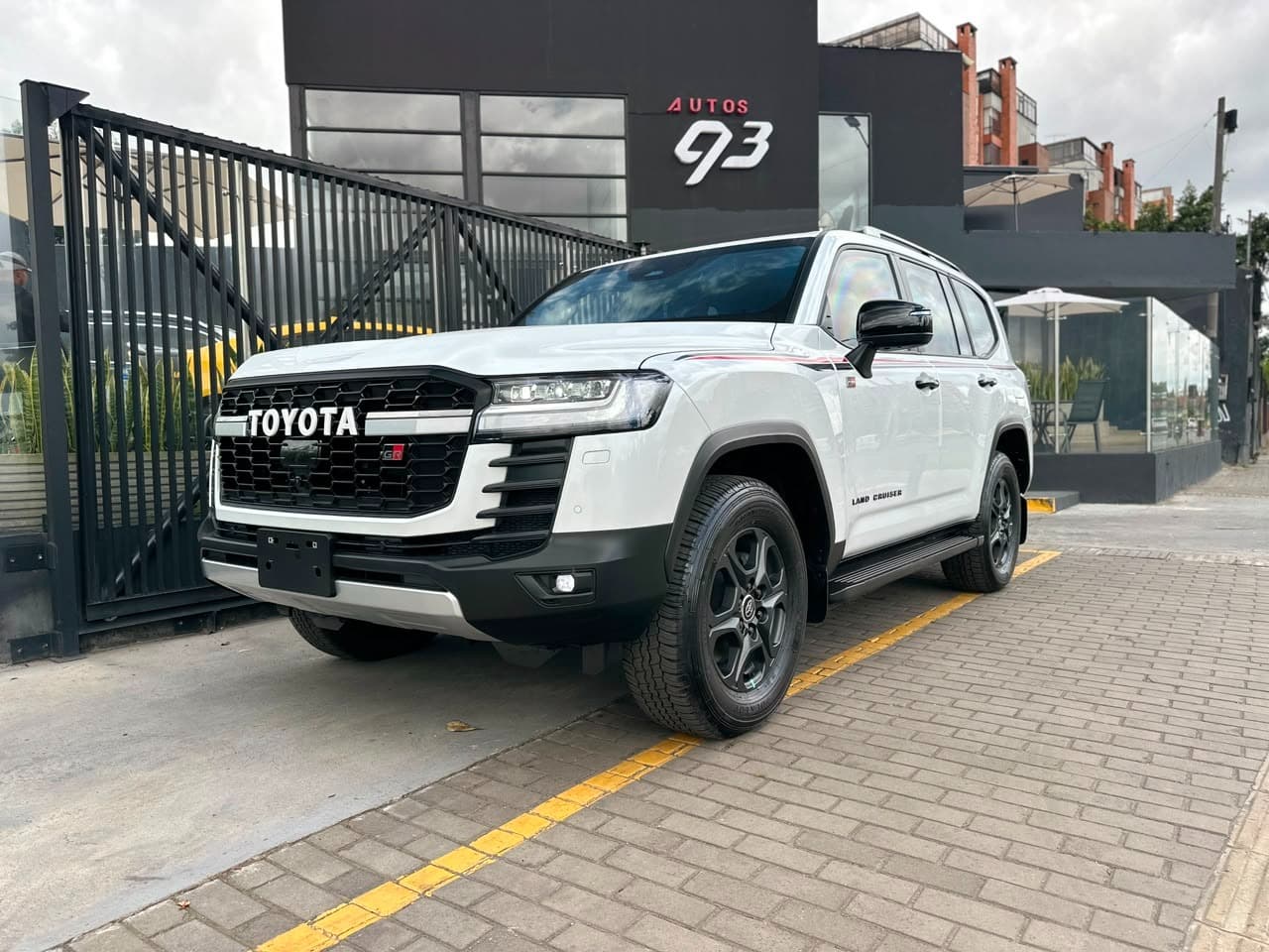 Toyota Land Cruiser 300 GR Sport Blindada Modelo 2026 1