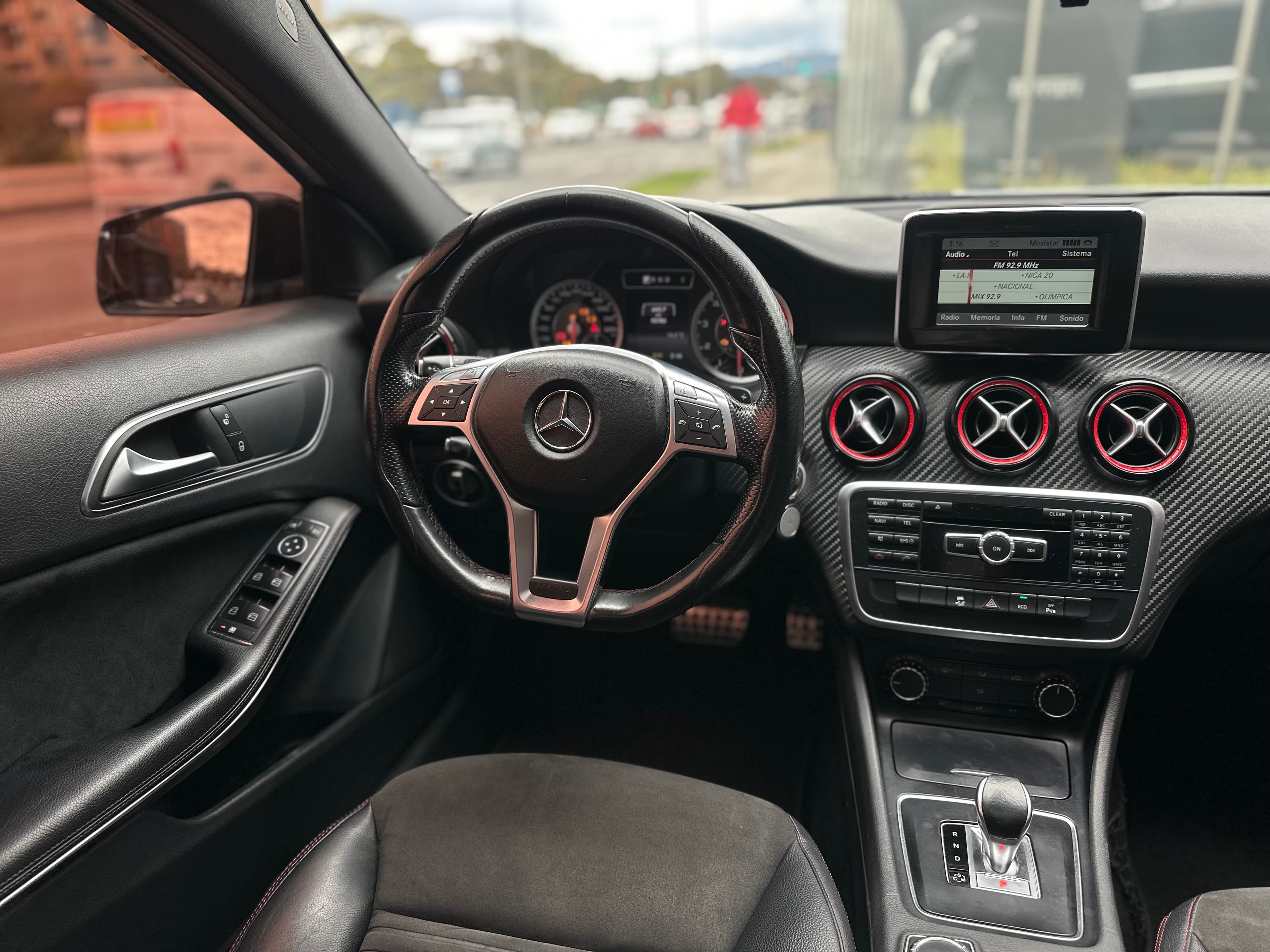 Mercedes Benz A45 AMG Modelo 2014 12