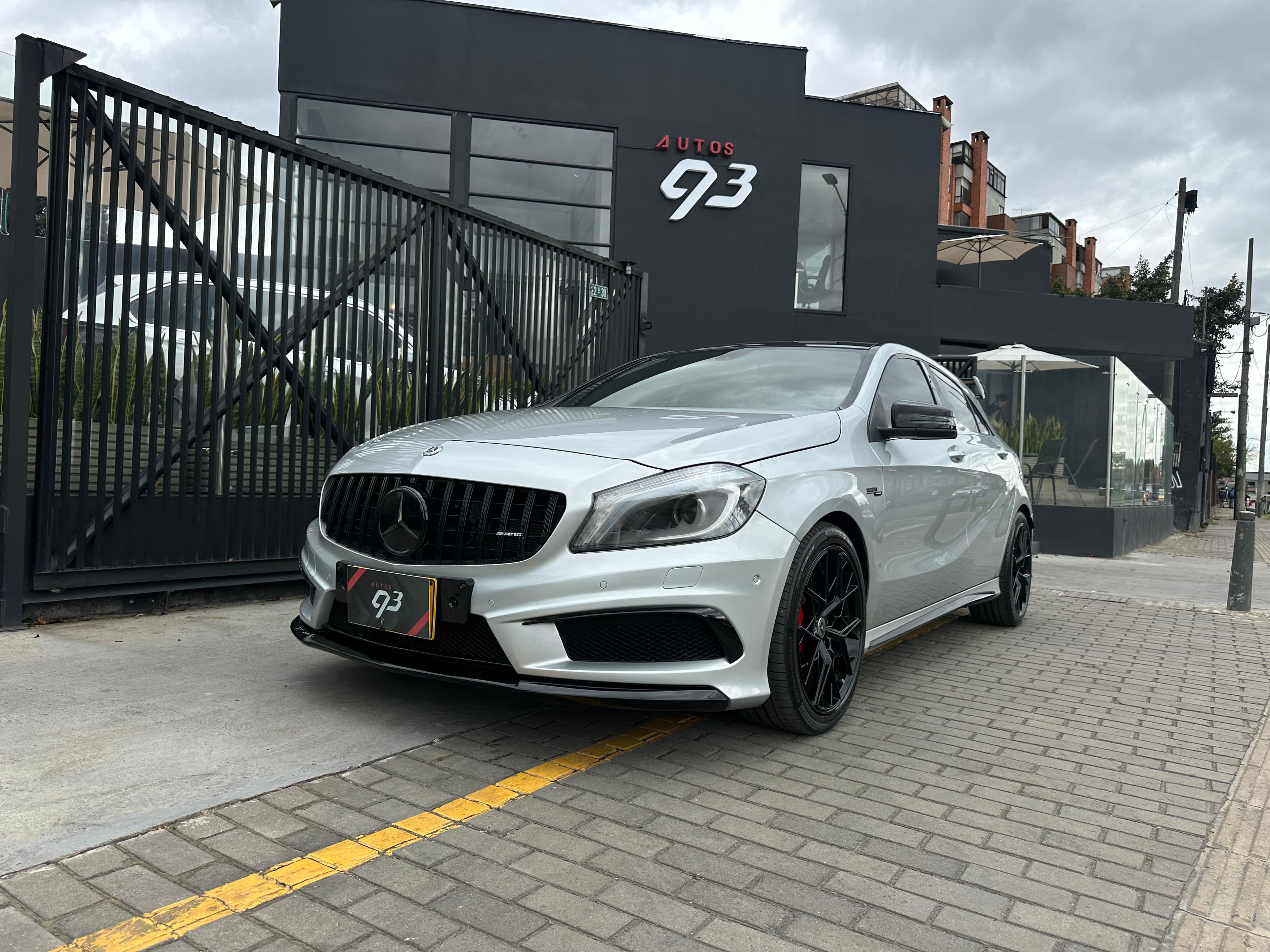 Mercedes Benz A45 AMG Modelo 2014 1