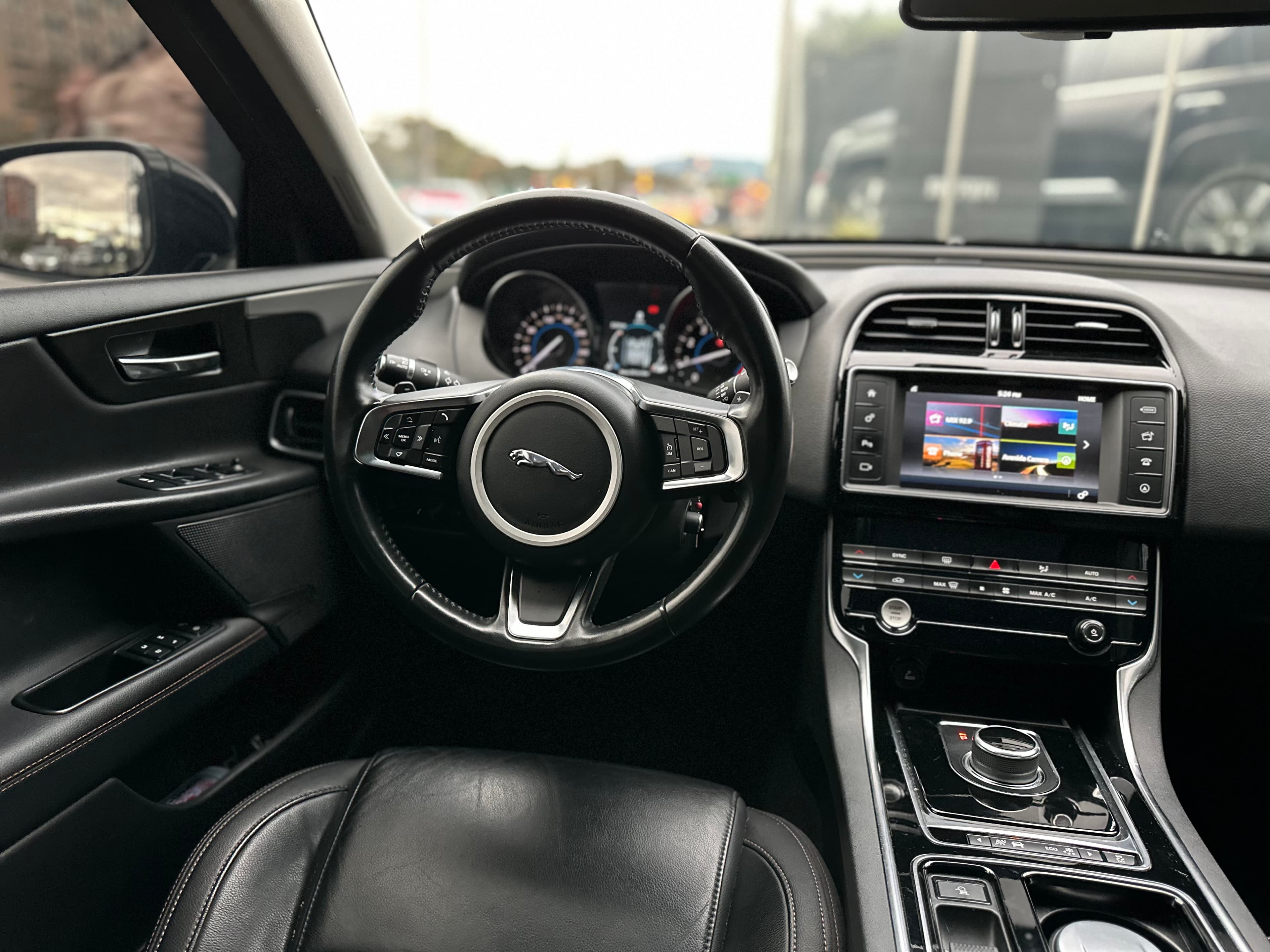 Jaguar XE Prestige Modelo 2018 12