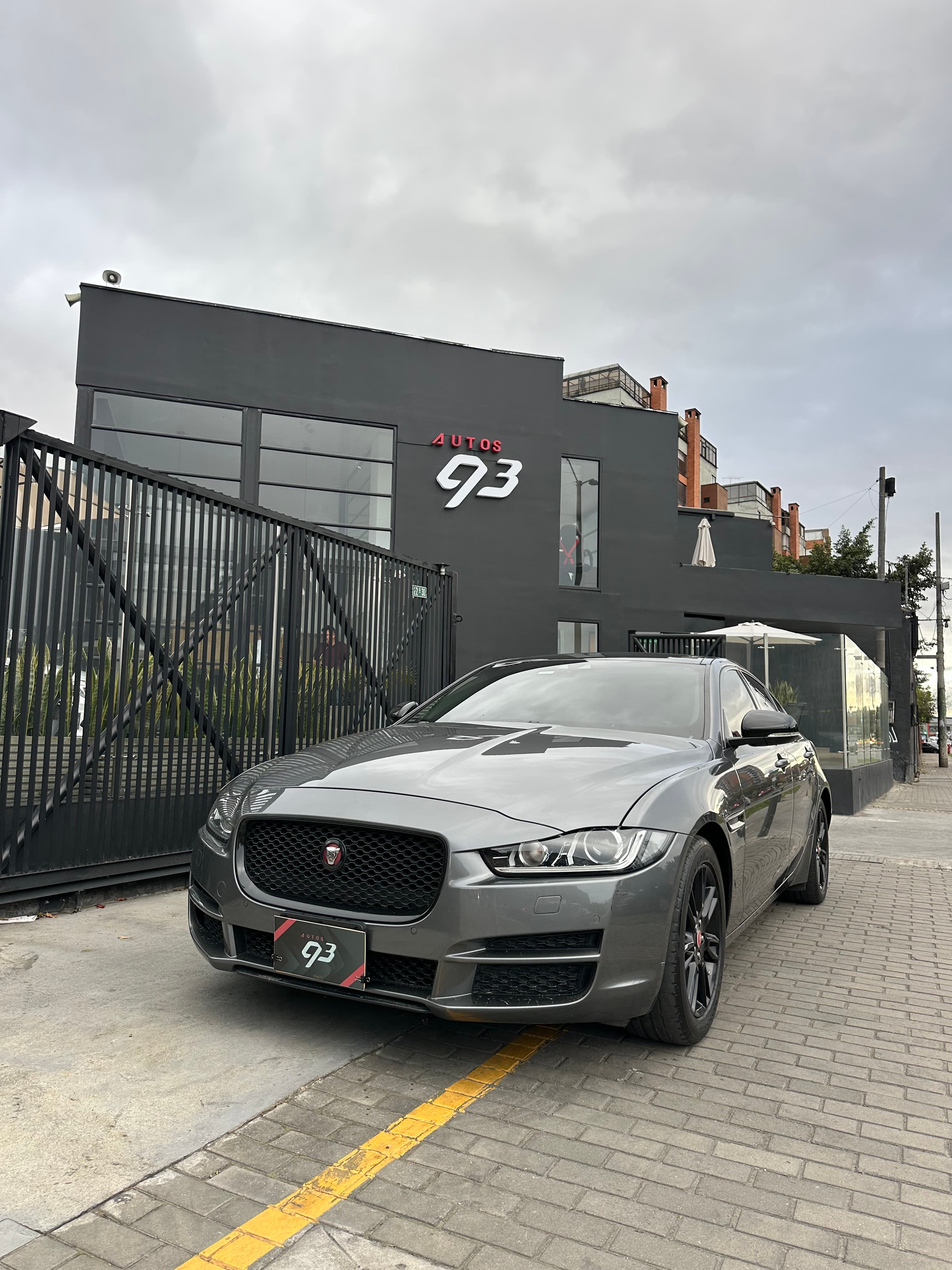 Jaguar XE Prestige Modelo 2018 24