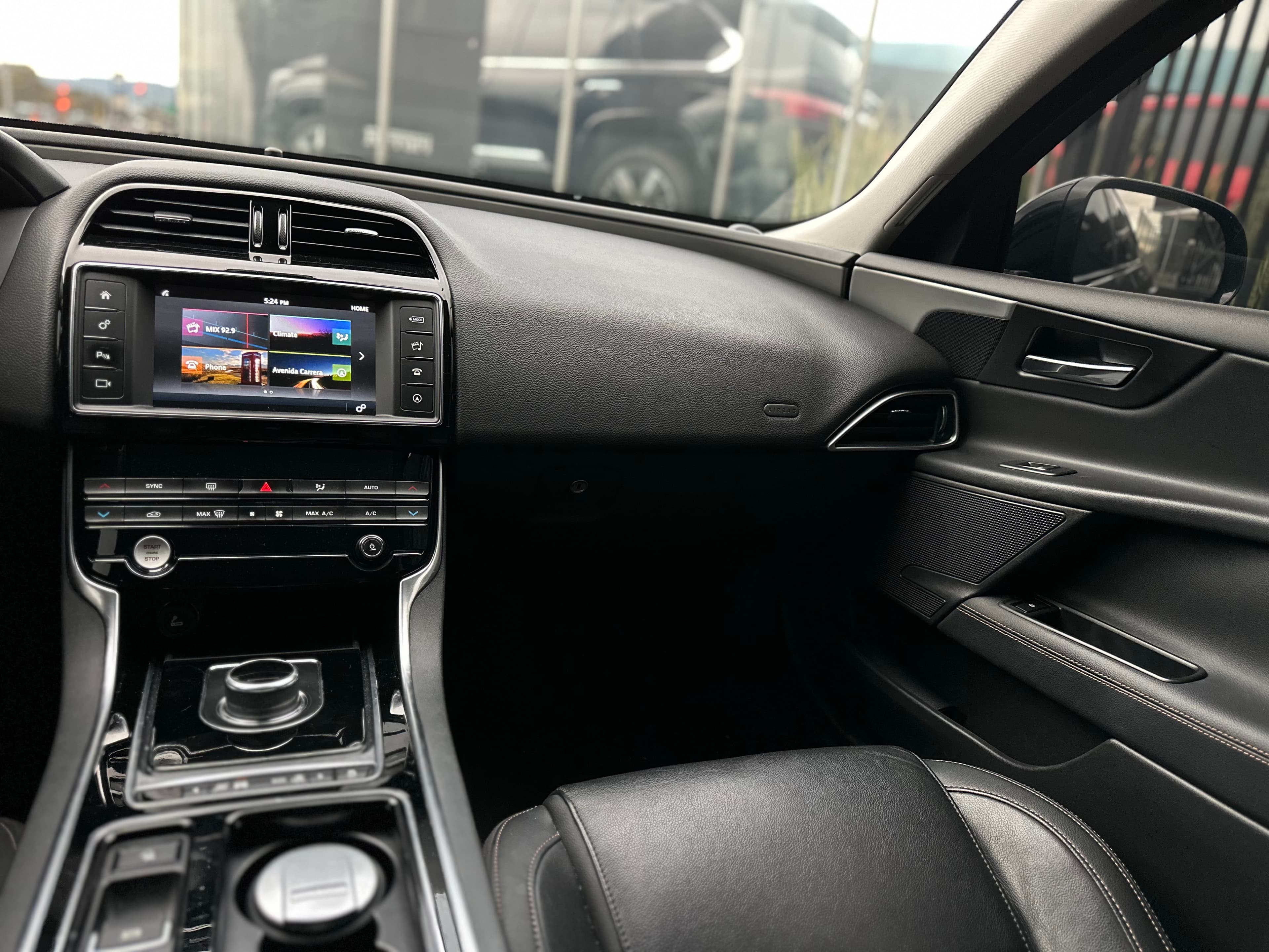 Jaguar XE Prestige Modelo 2018 14
