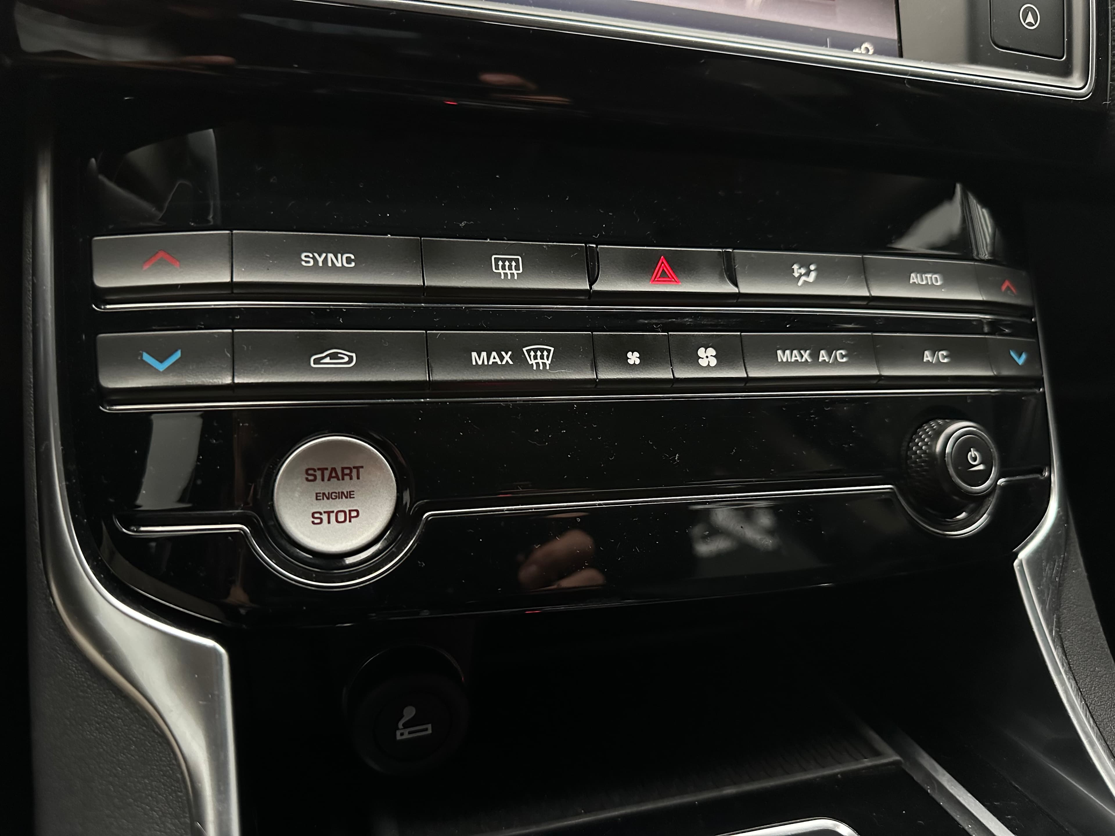 Jaguar XE Prestige Modelo 2018 17