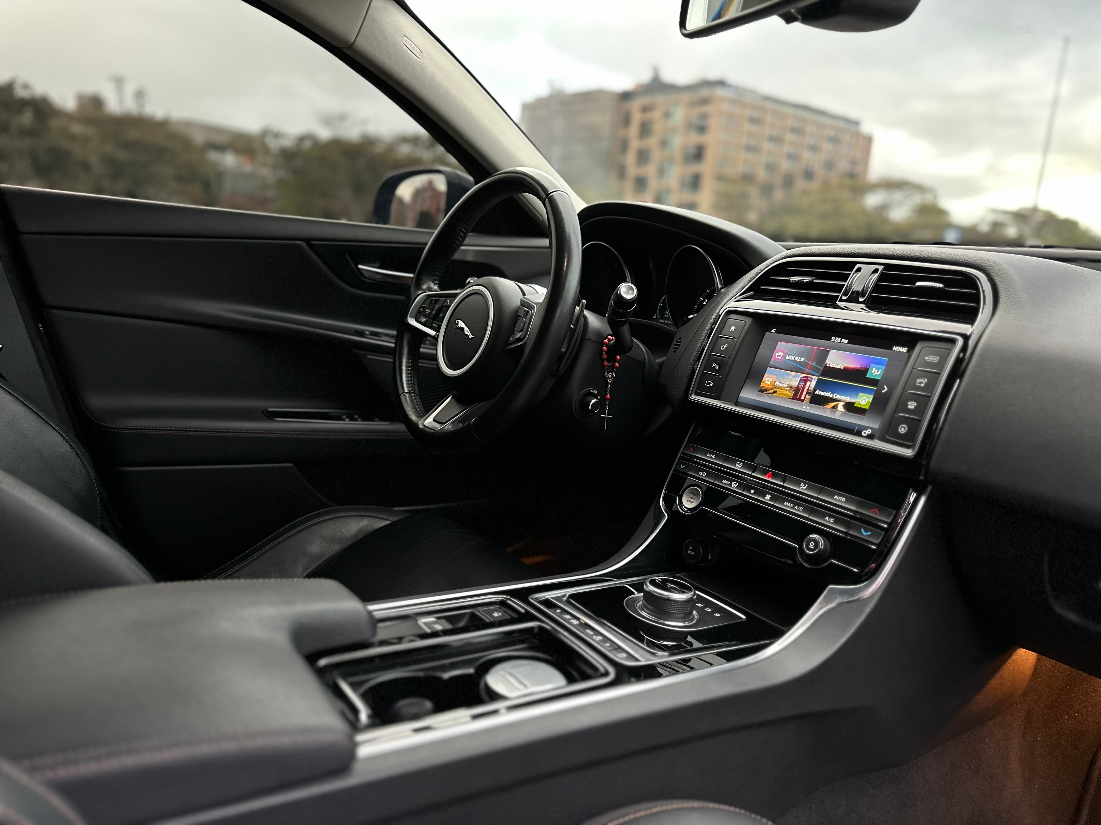 Jaguar XE Prestige Modelo 2018 22