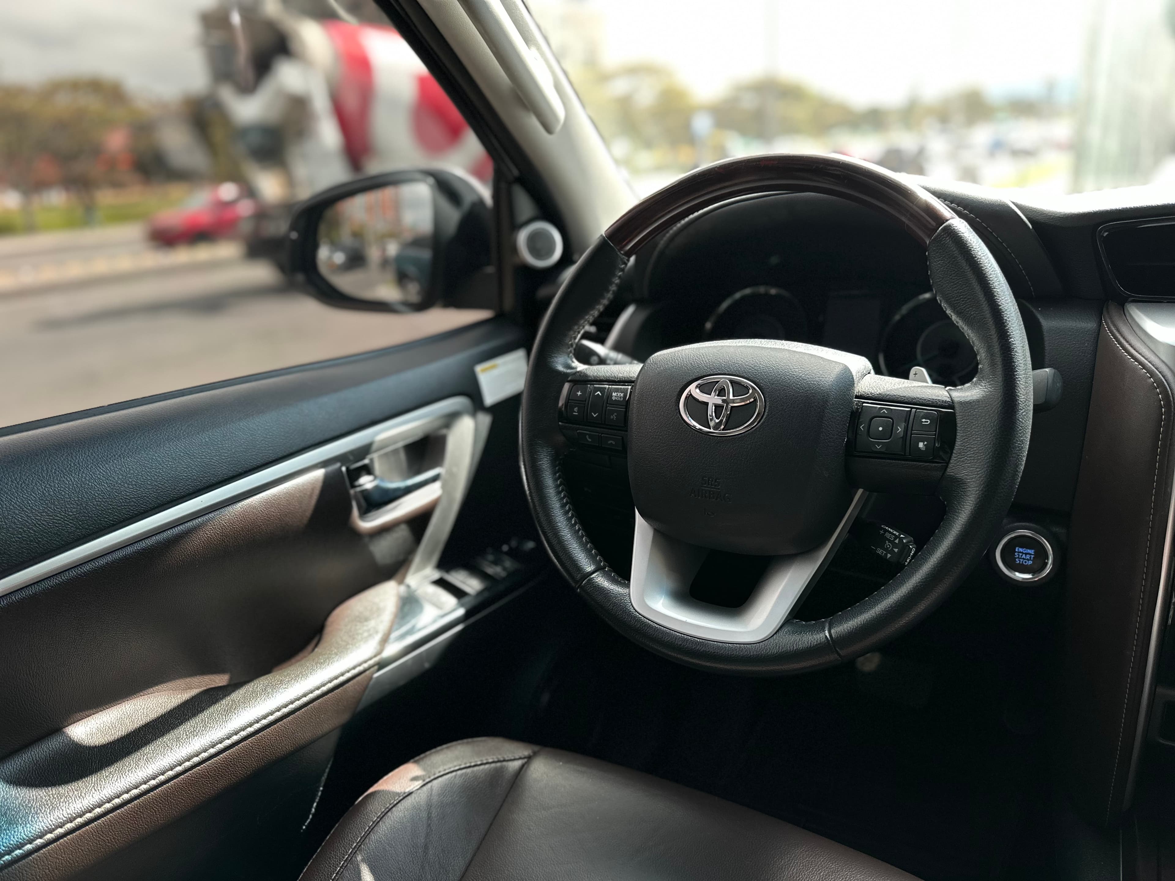 Toyota Fortuner SRV Modelo 2020 13