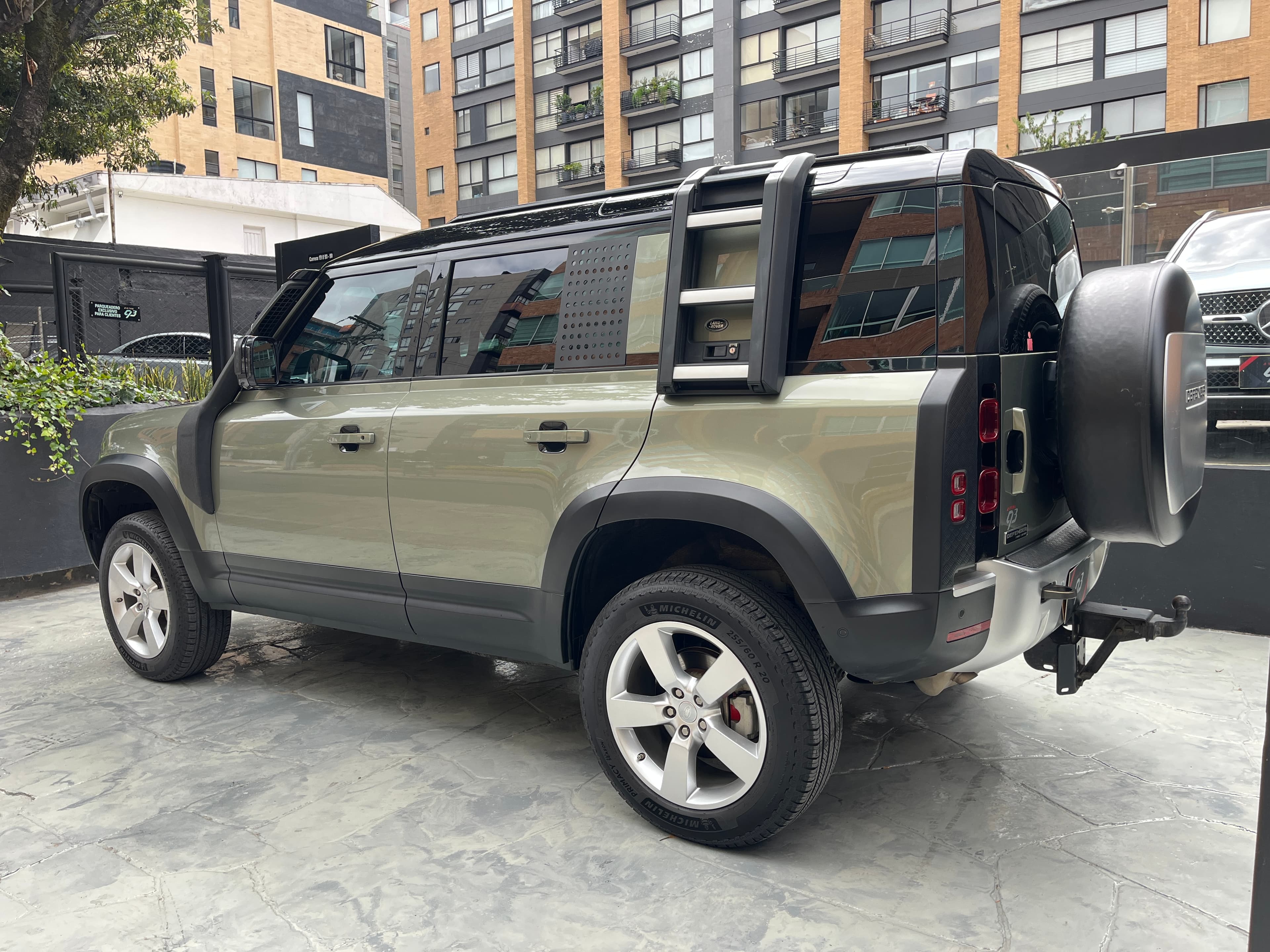 Land Rover Defender FIRST EDITION Modelo 2021 6