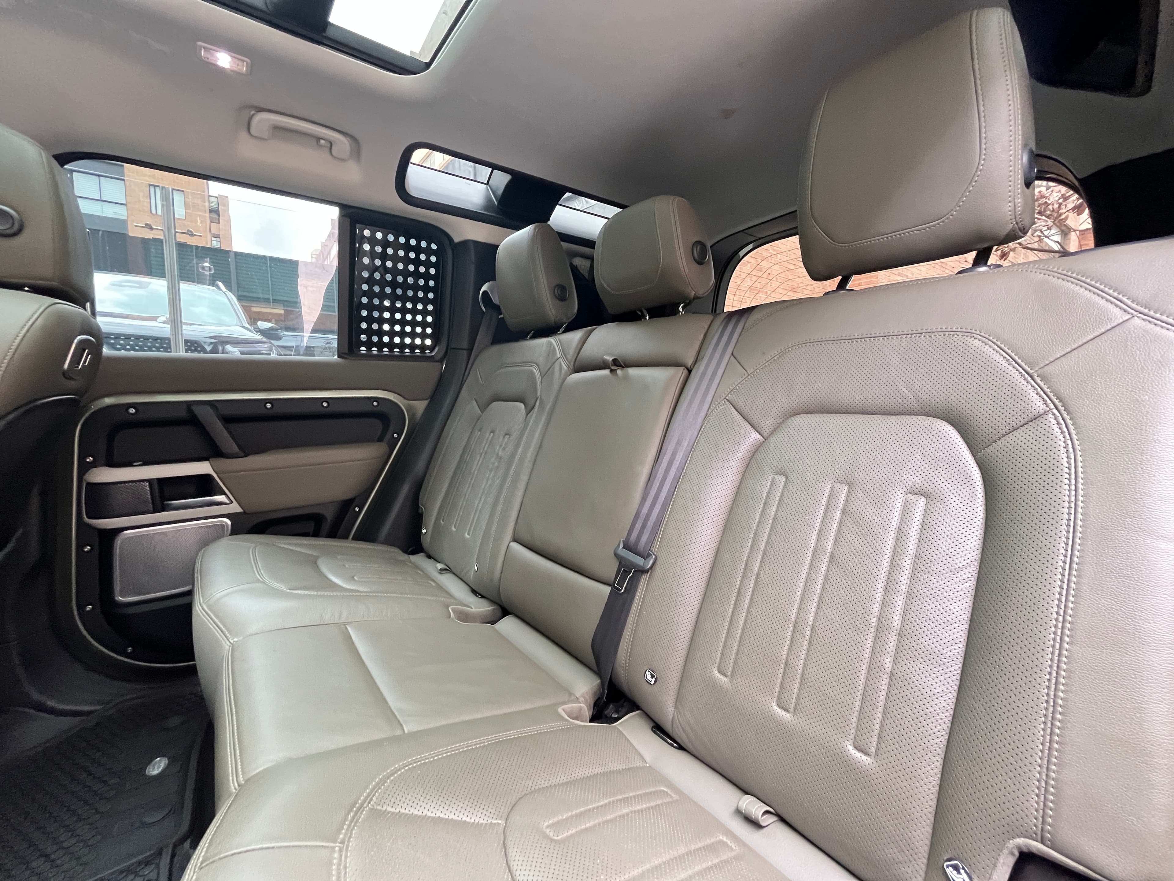 Land Rover Defender FIRST EDITION Modelo 2021 16