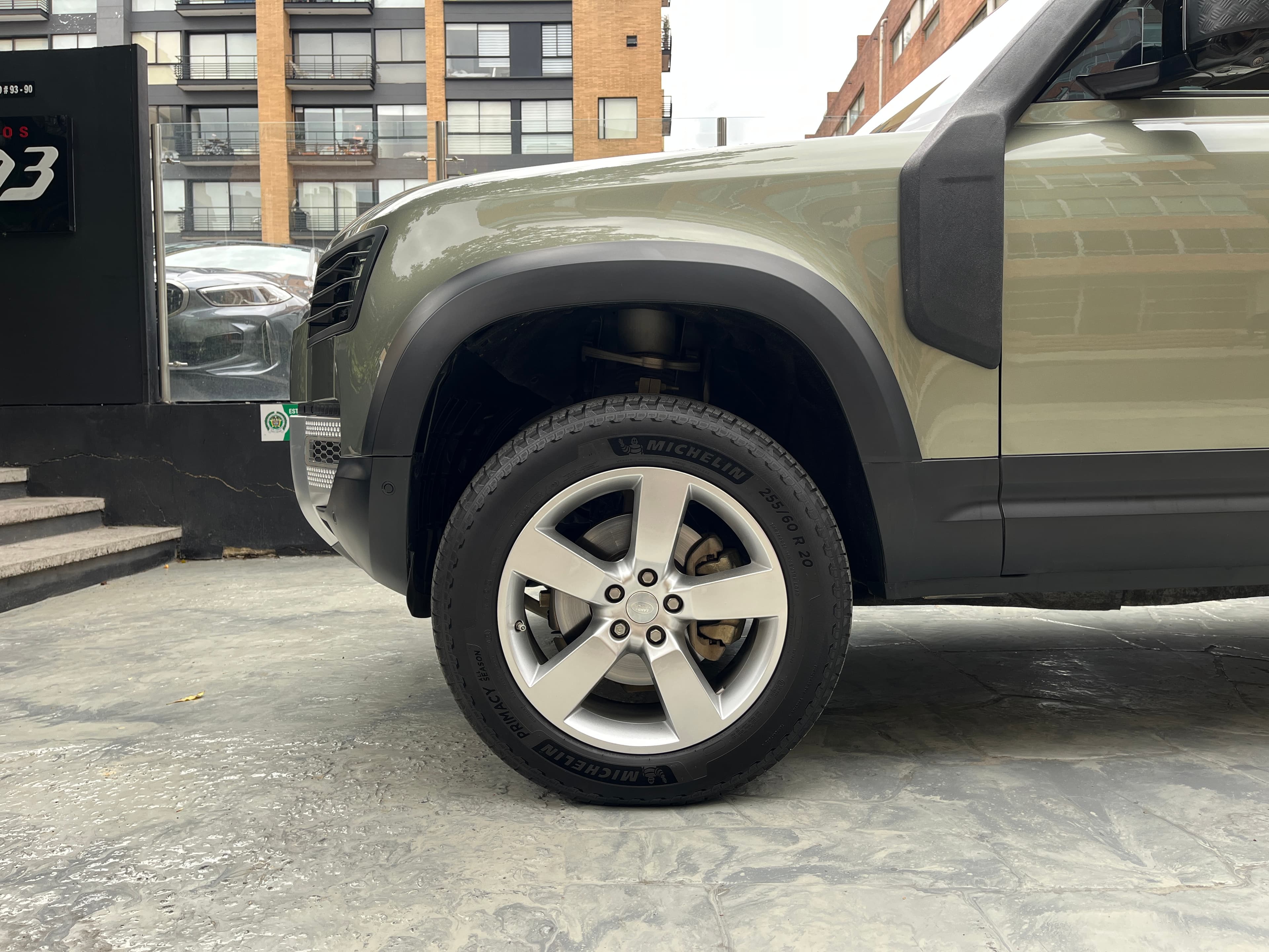Land Rover Defender FIRST EDITION Modelo 2021 17