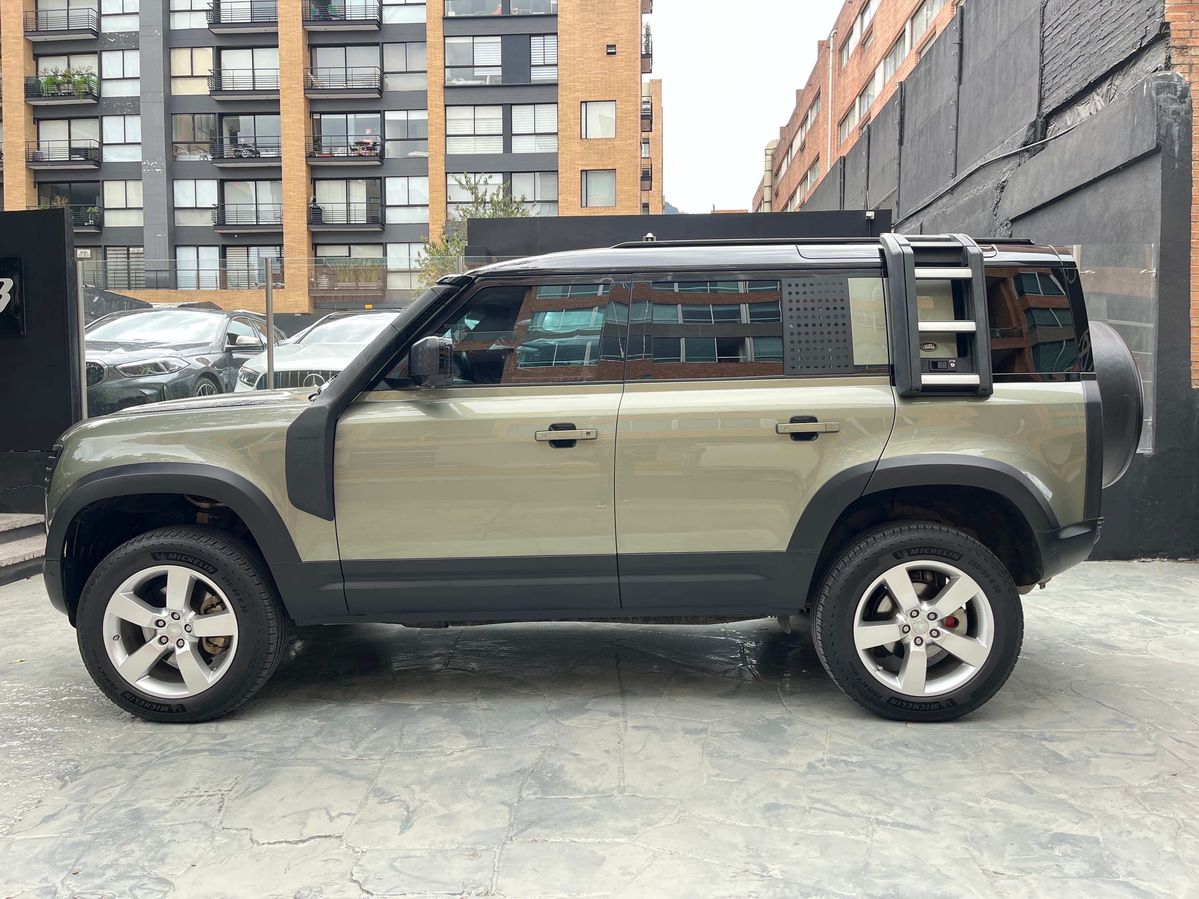 Land Rover Defender FIRST EDITION Modelo 2021 8