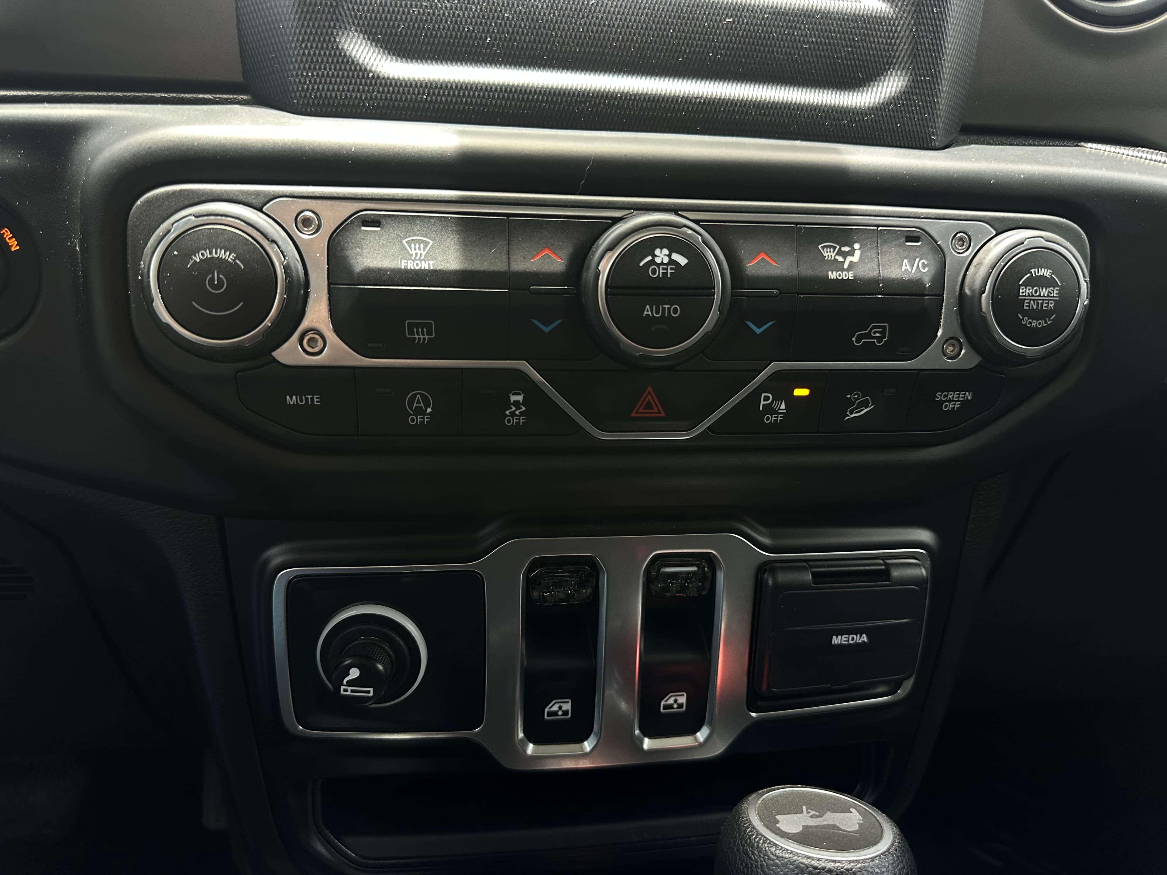 Jeep Wrangler Sport Modelo 2020 17