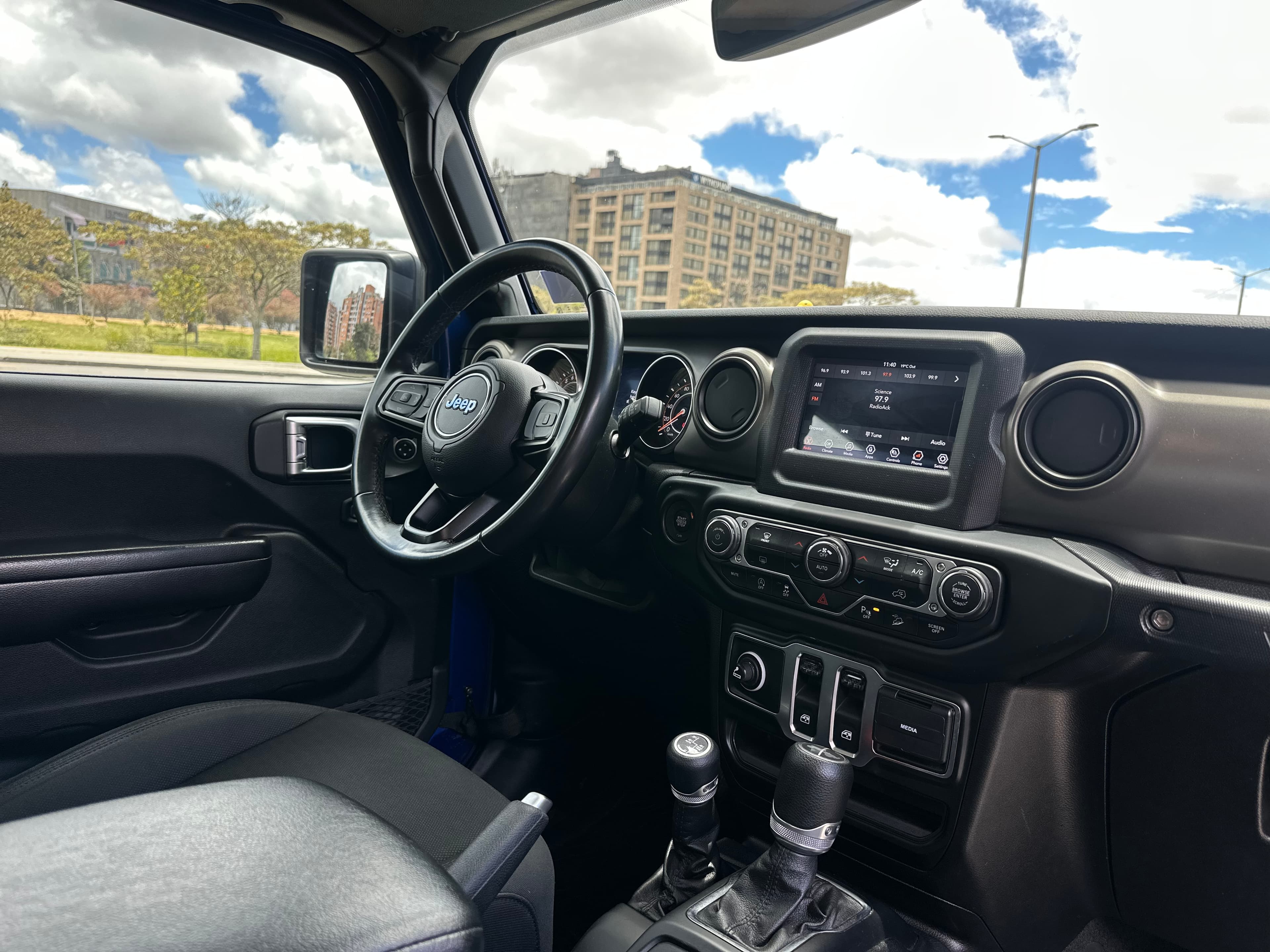 Jeep Wrangler Sport Modelo 2020 24