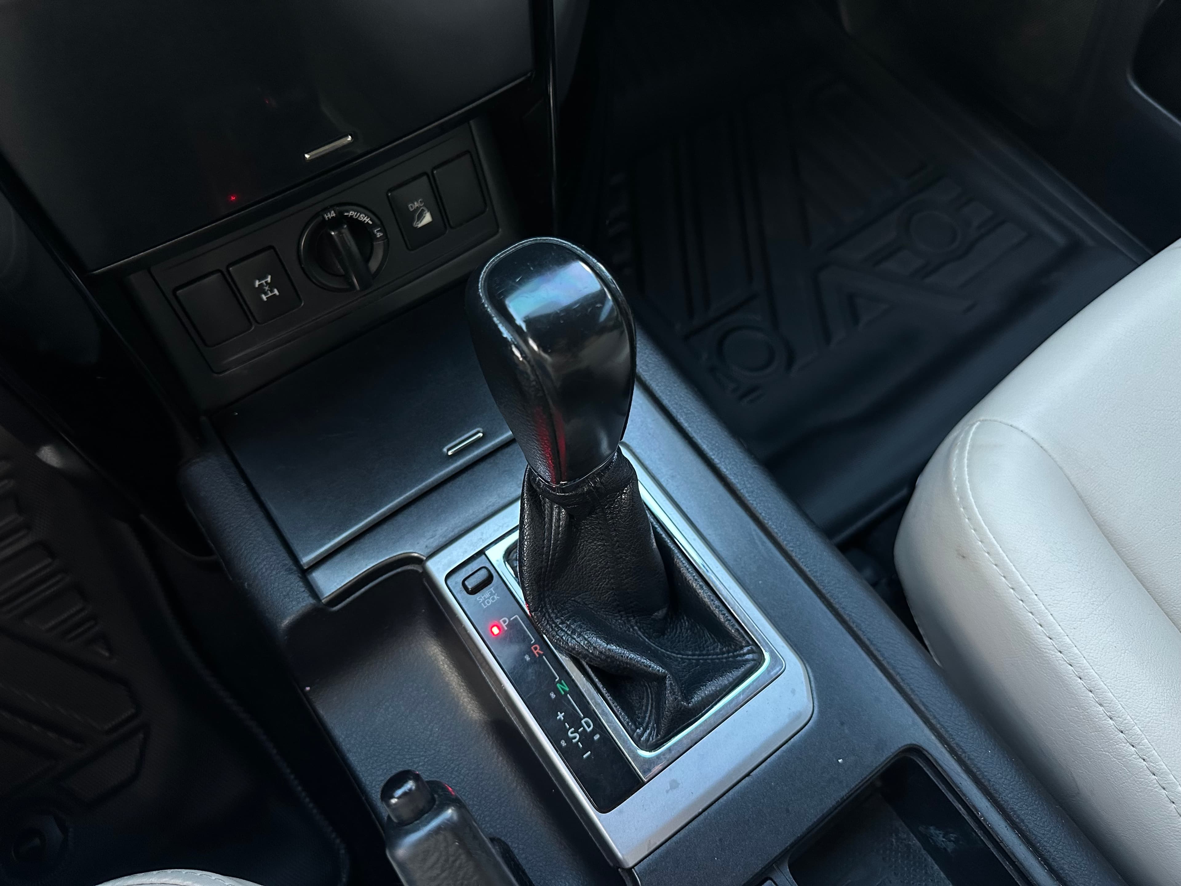 Toyota Prado TX Blindada Modelo 2015 15