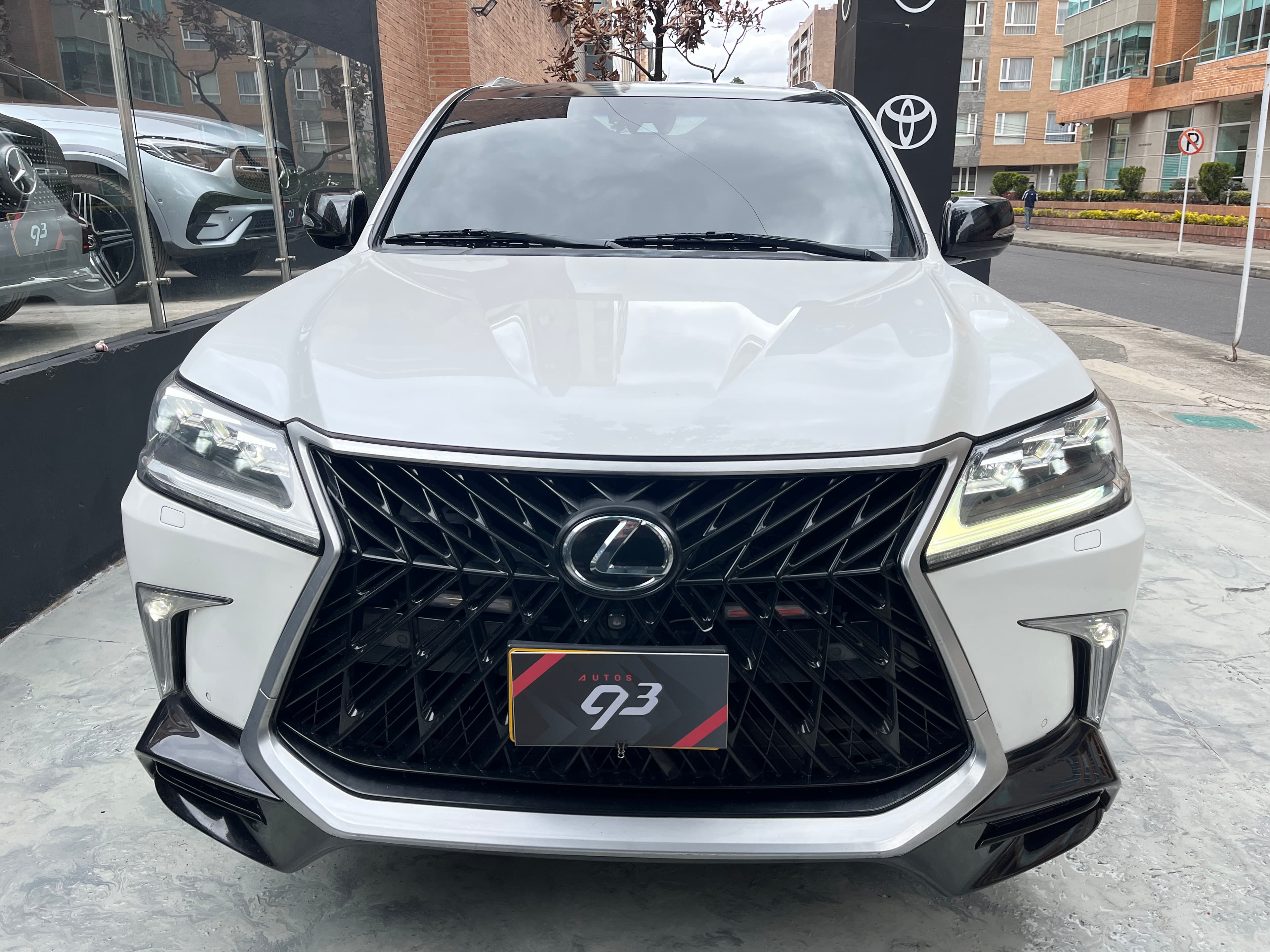 Lexus LX570 SUPER SPORT Modelo 2017 3