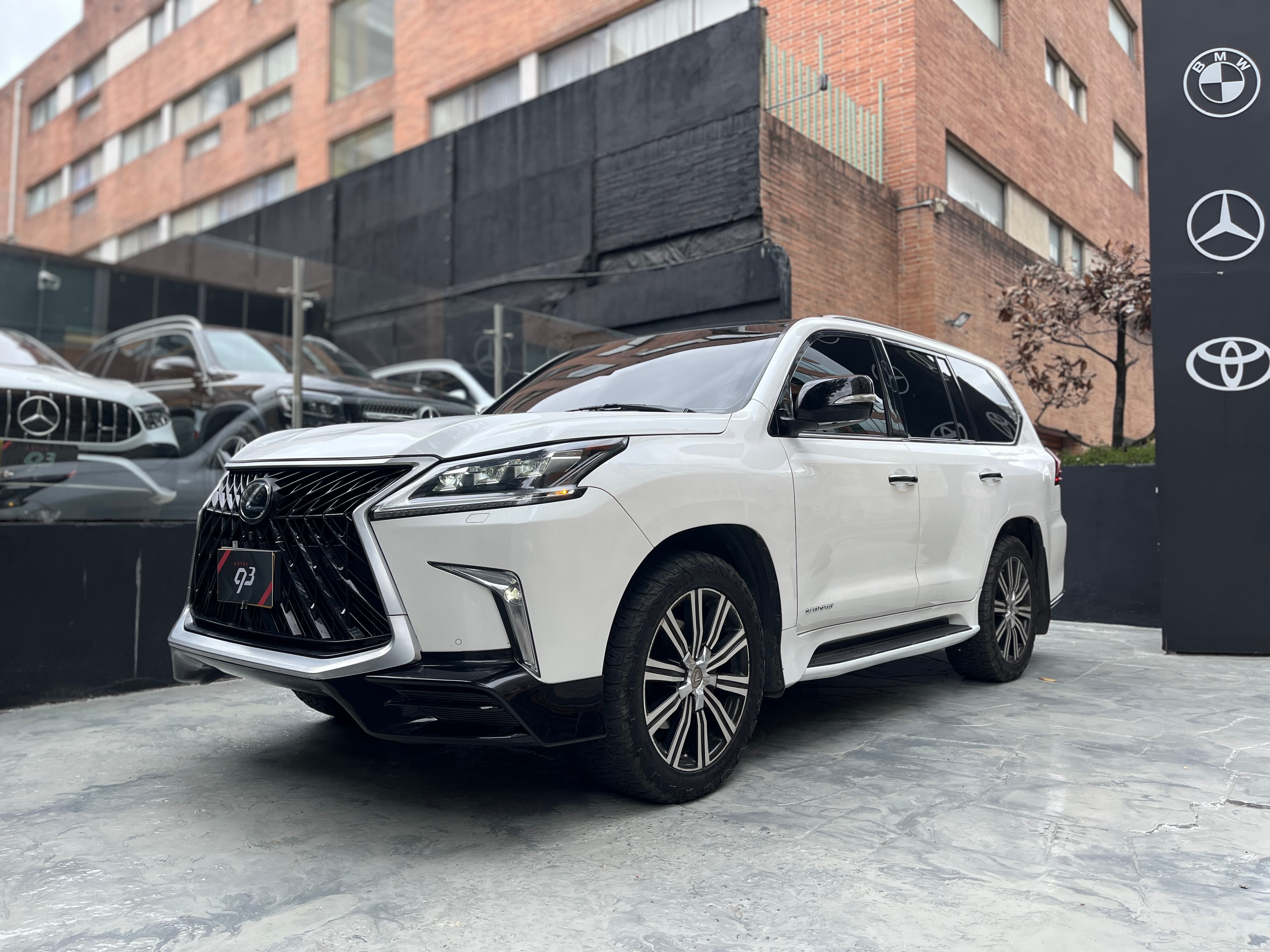 Lexus LX570 SUPER SPORT Modelo 2017 1