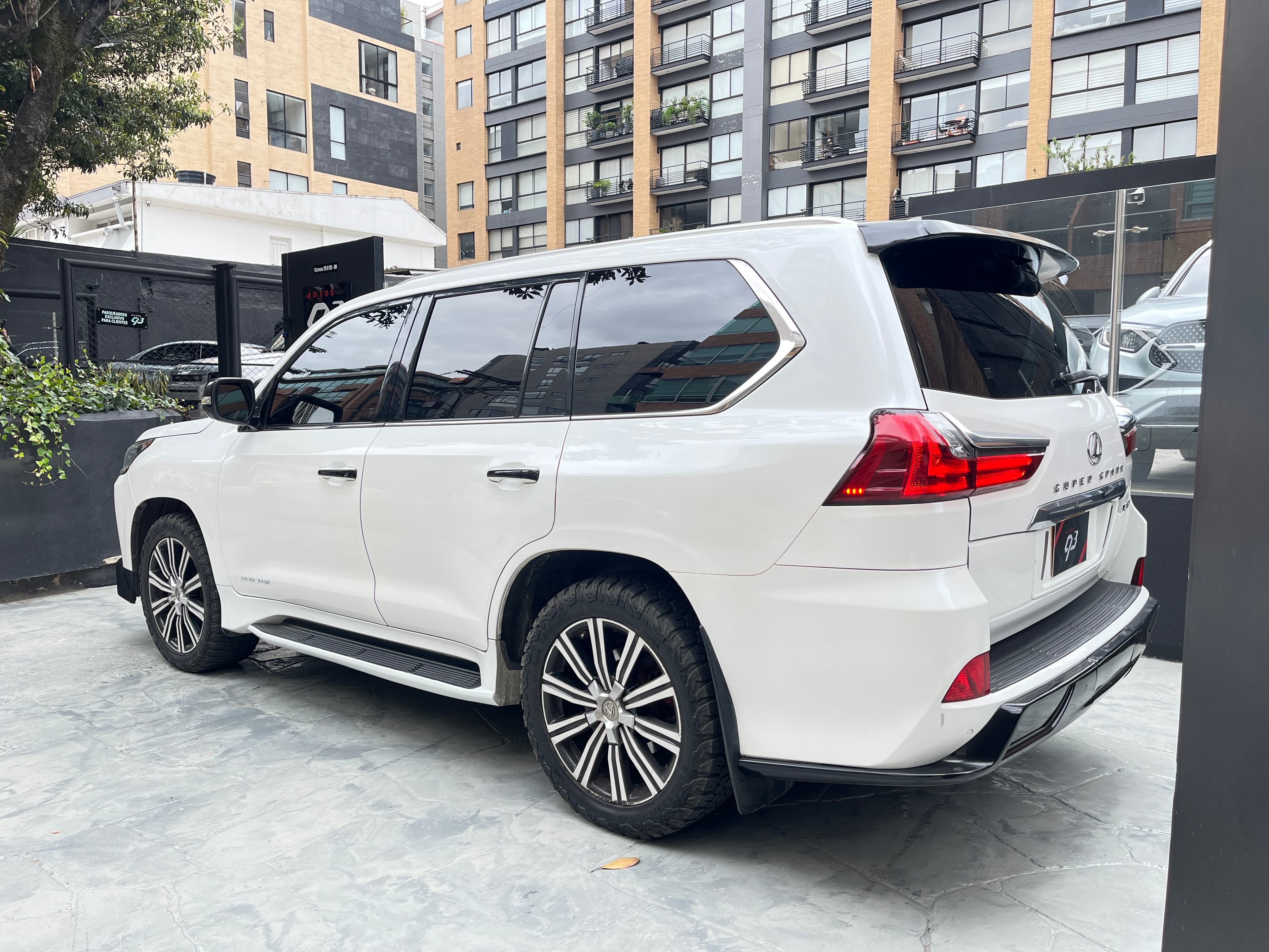 Lexus LX570 SUPER SPORT Modelo 2017 6