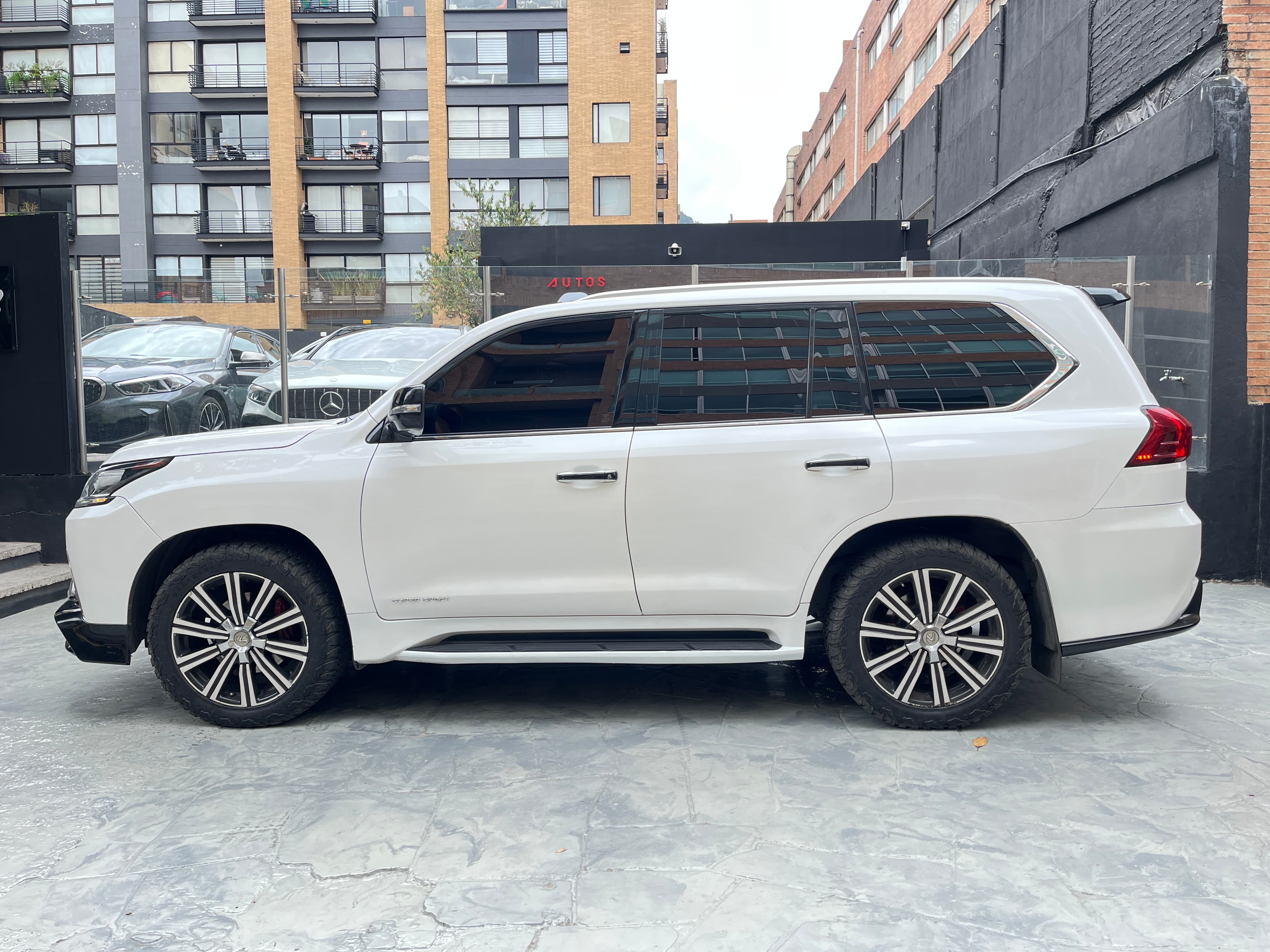 Lexus LX570 SUPER SPORT Modelo 2017 7