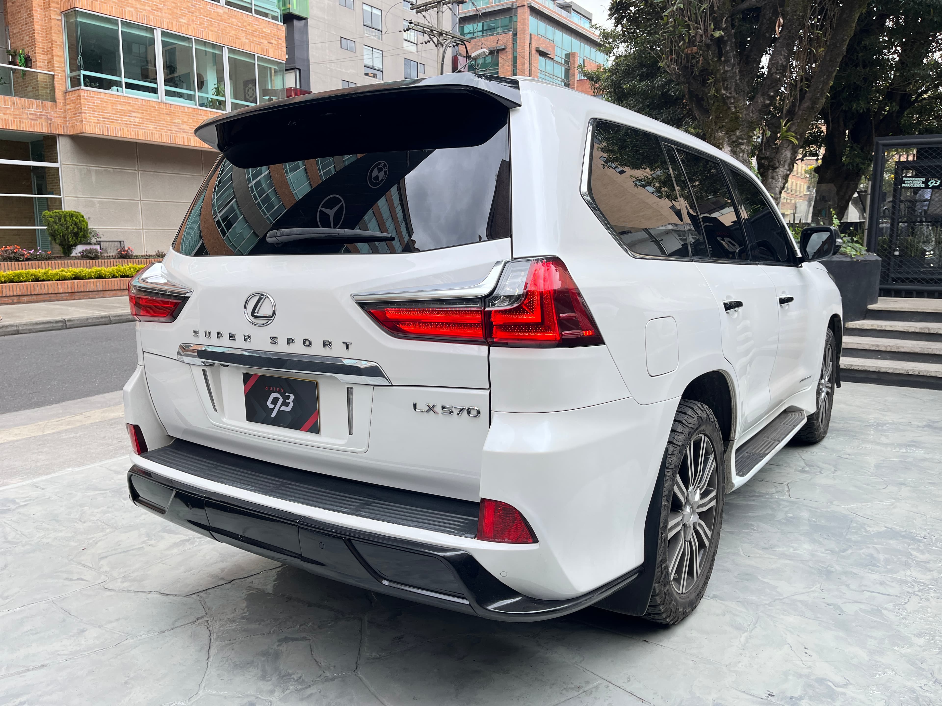 Lexus LX570 SUPER SPORT Modelo 2017 4