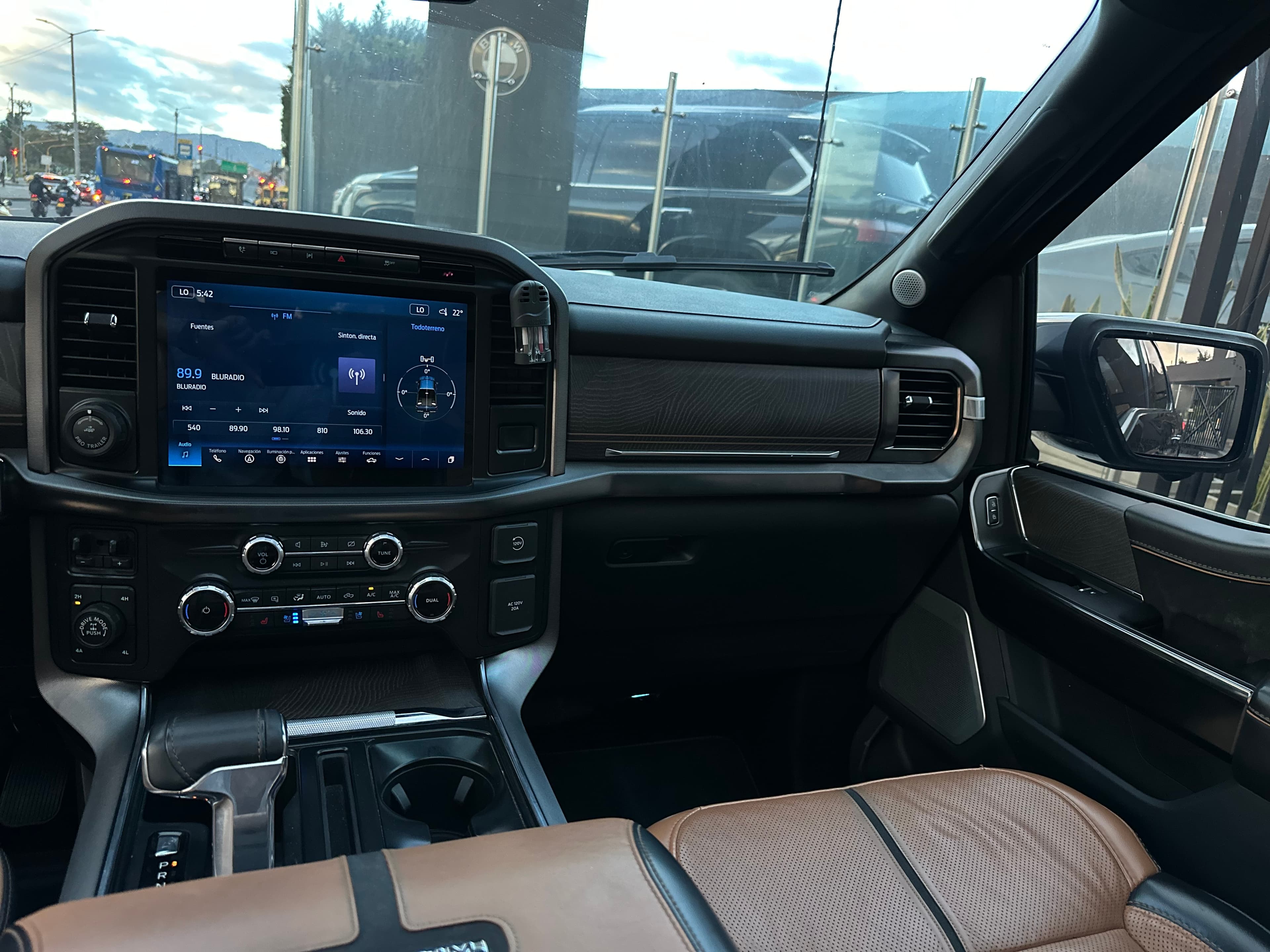 Ford F150 Platinum Modelo 2023 15
