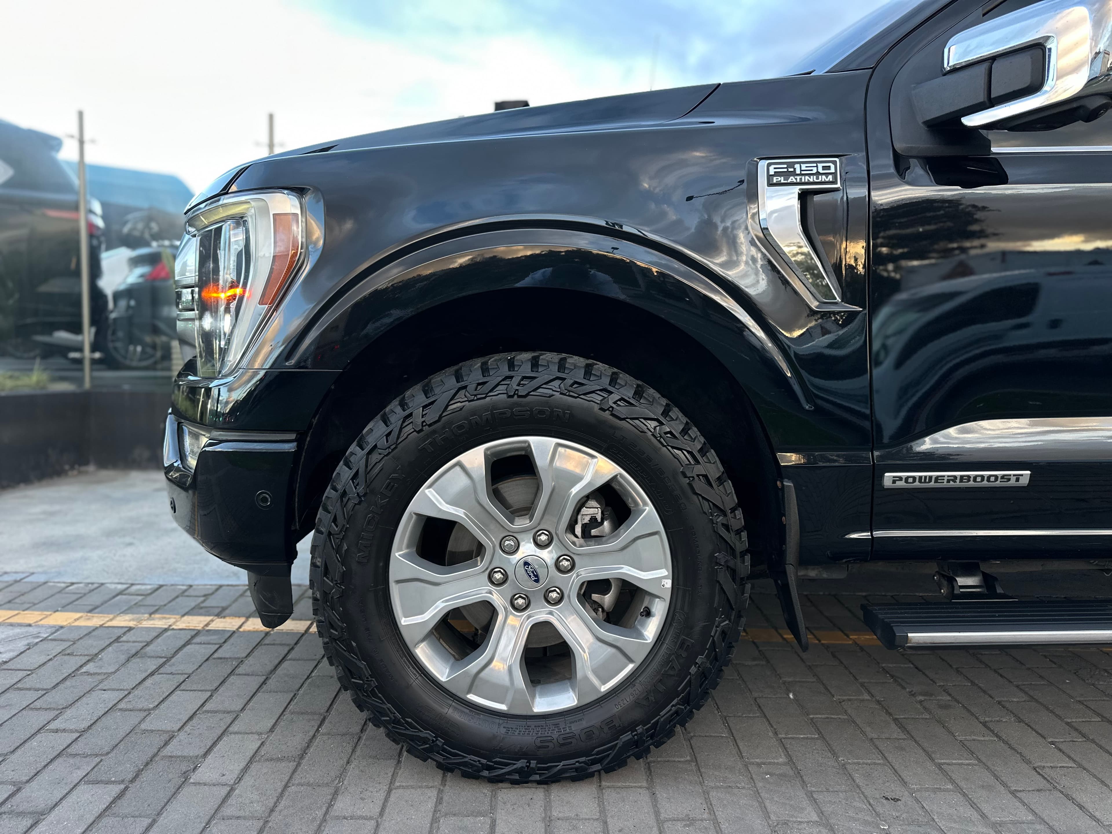 Ford F150 Platinum Modelo 2023 28
