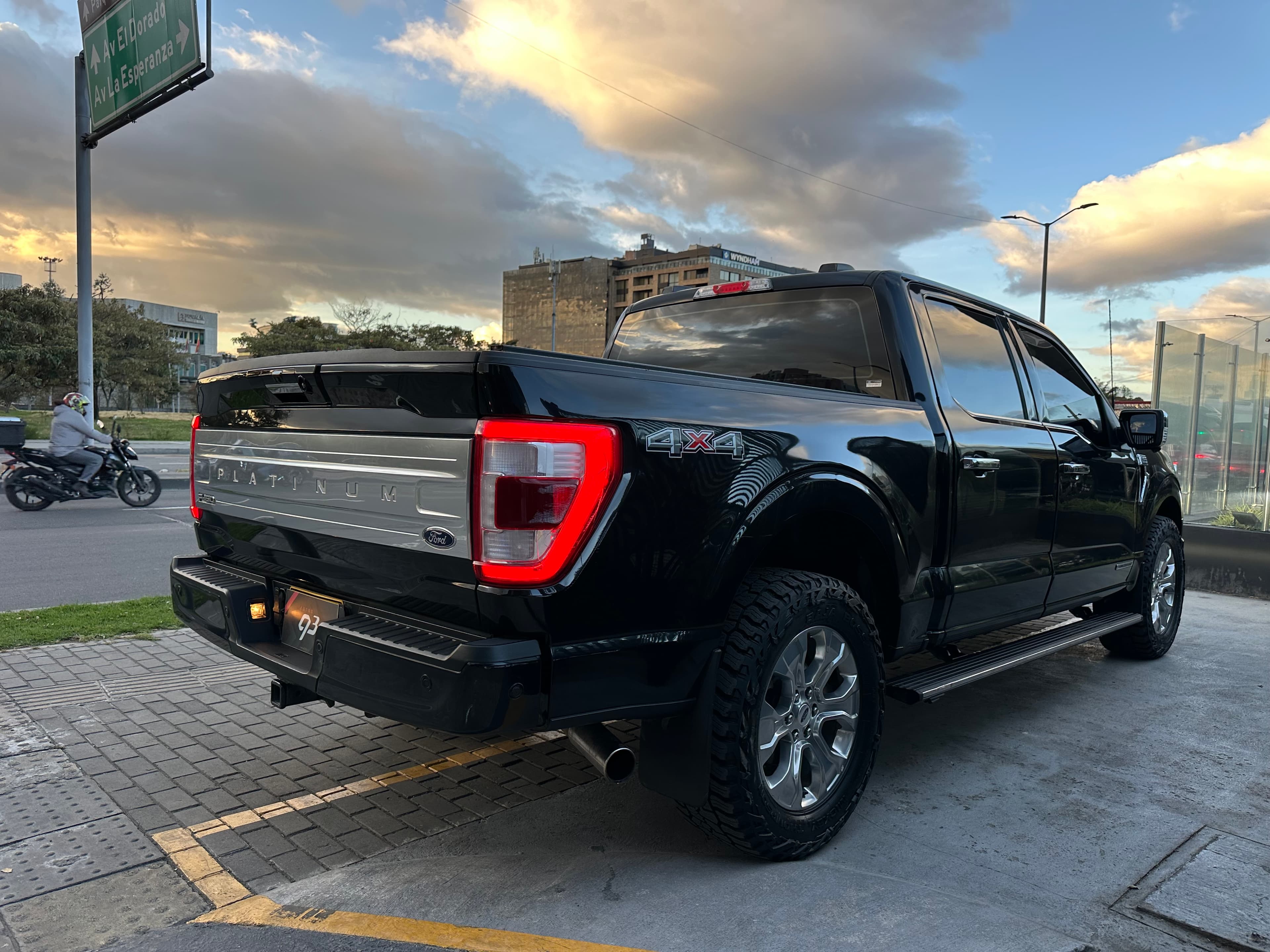 Ford F150 Platinum Modelo 2023 4