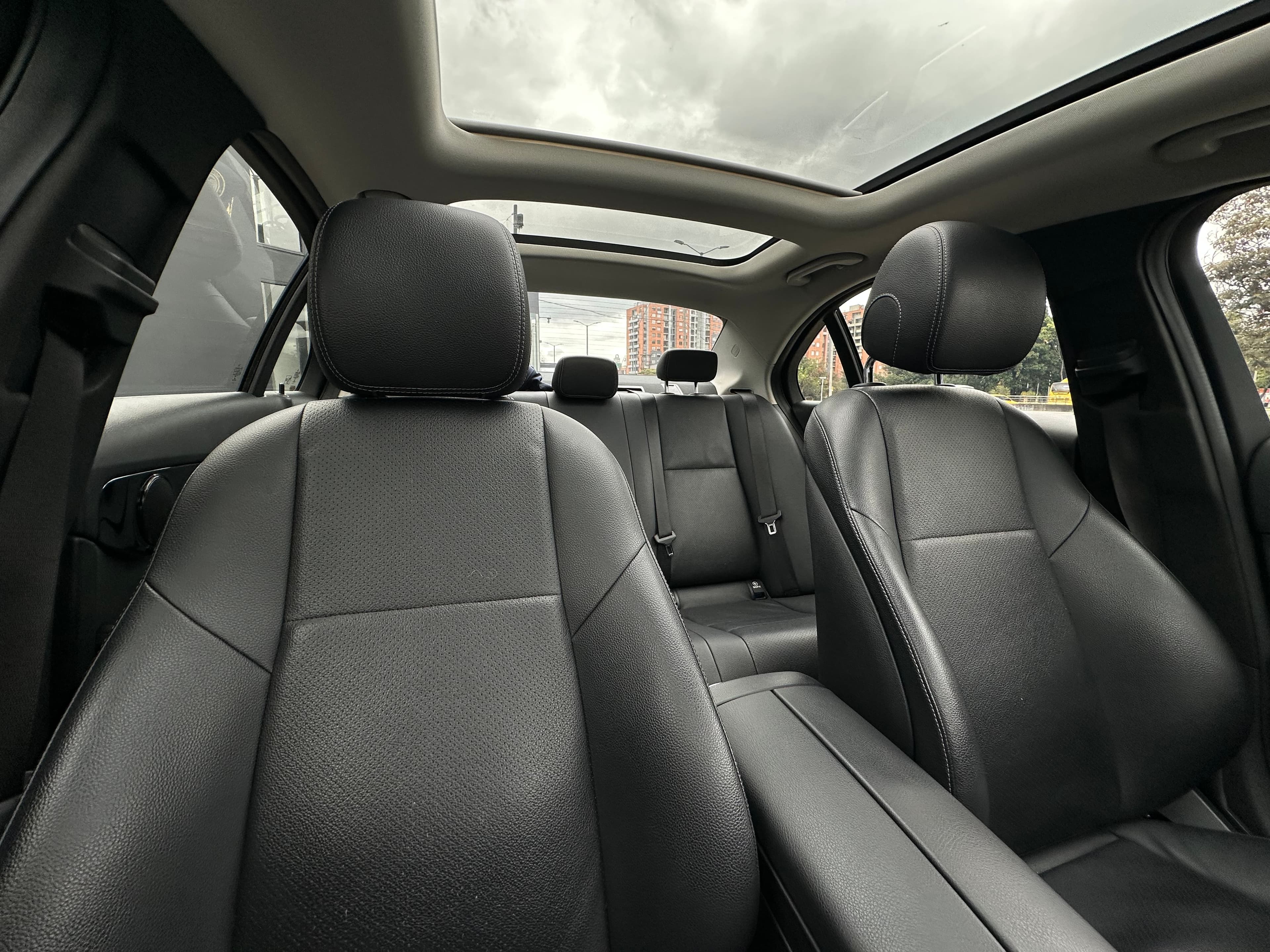 Mercedes Benz C200 Sedan Modelo 2020 23