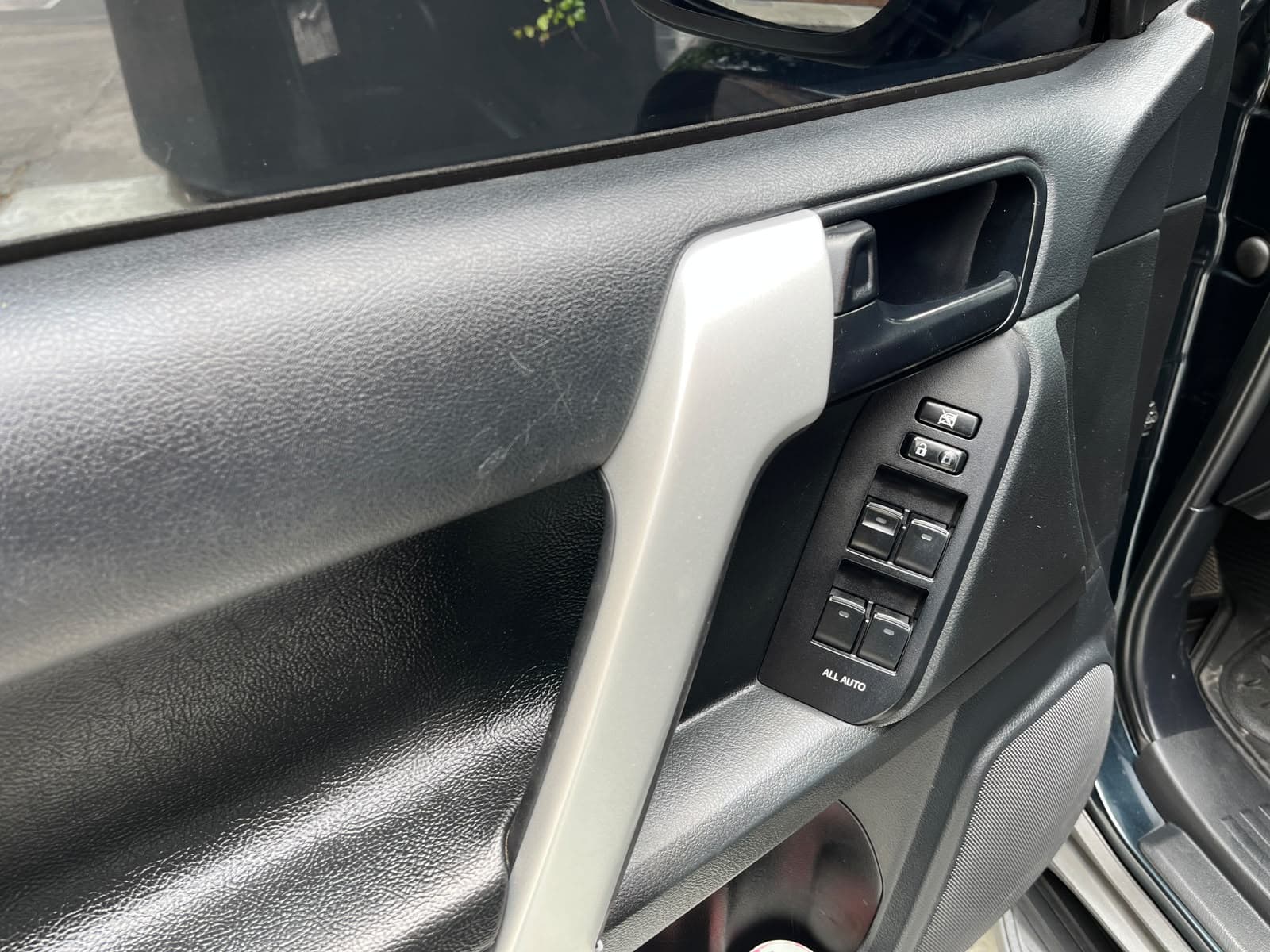 Toyota Prado TX BLINDADA Modelo 2014 8
