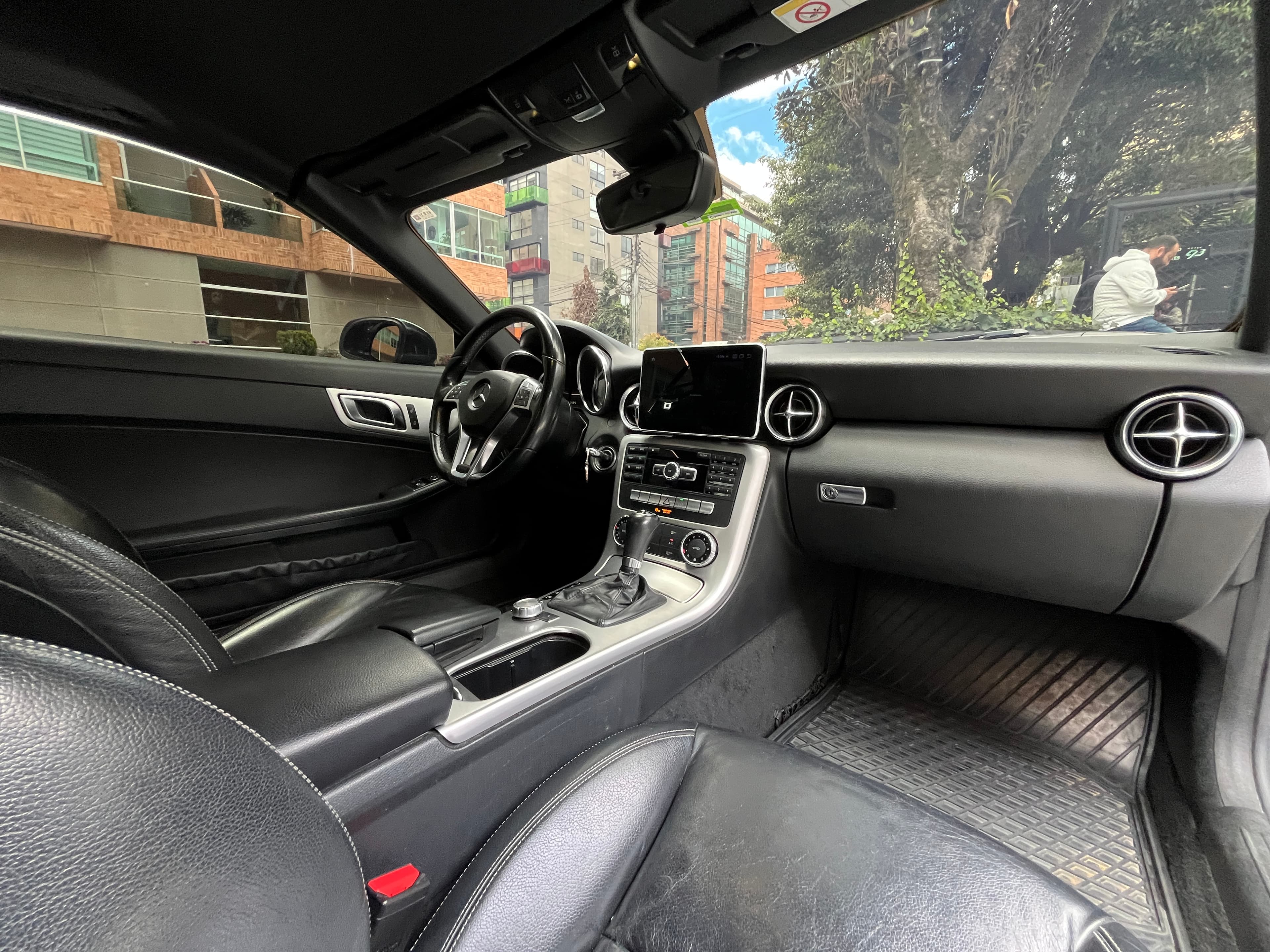 Mercedes Benz SLK200 CONVERTIBLE Modelo 2015 17