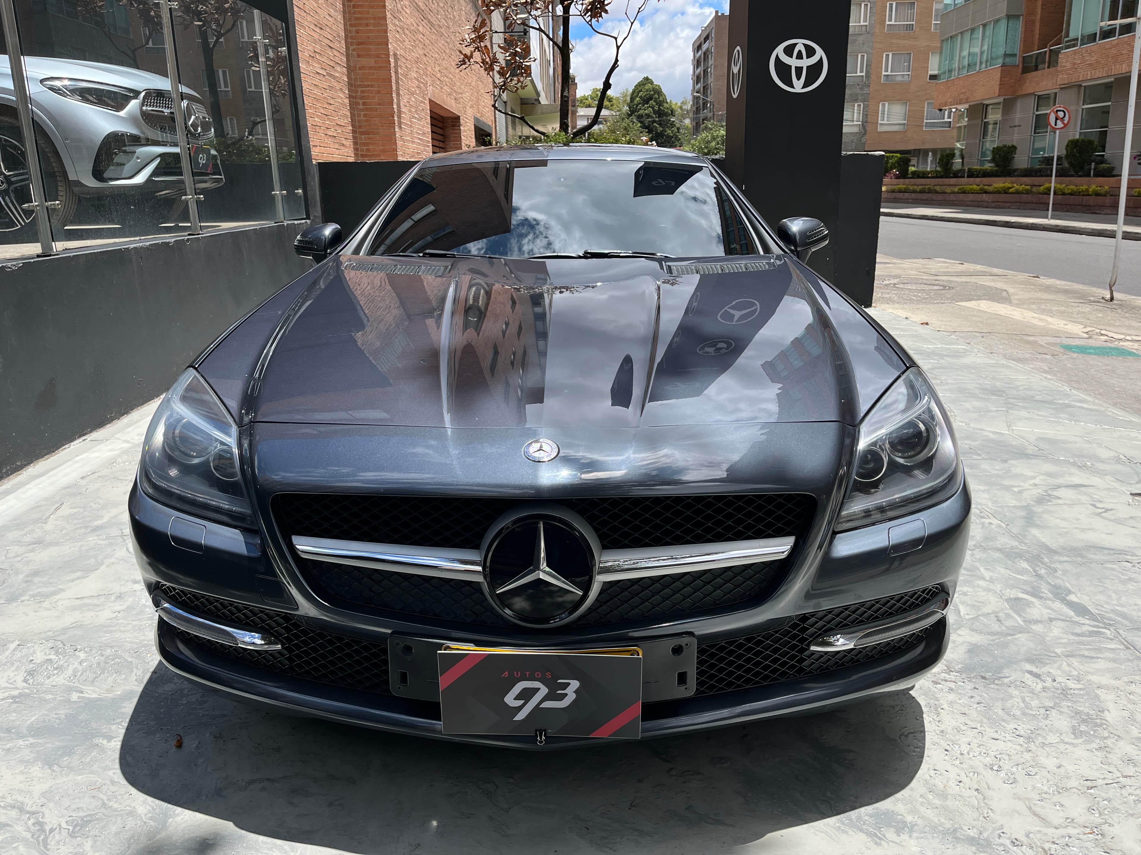 Mercedes Benz SLK200 CONVERTIBLE Modelo 2015 3