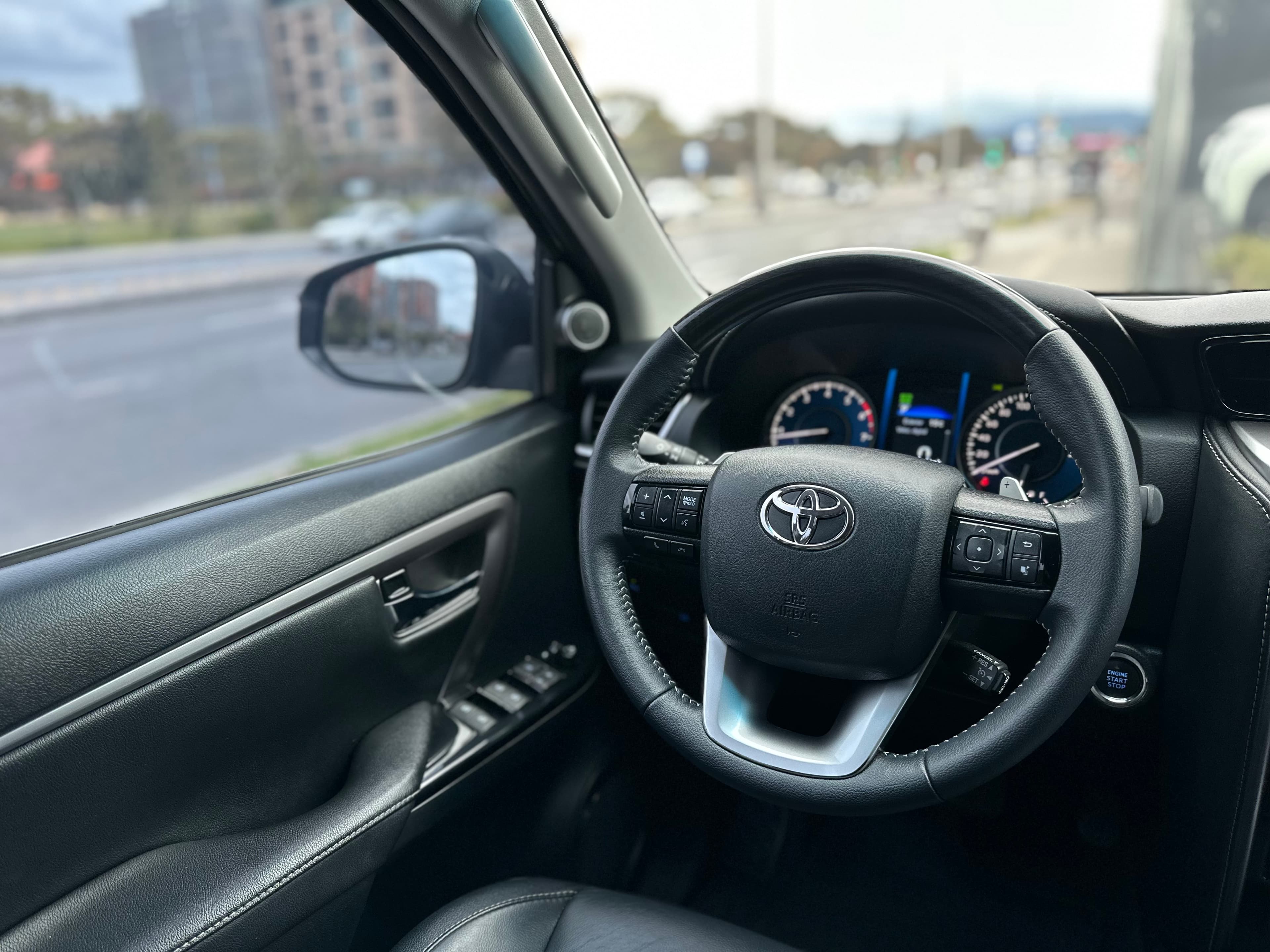 Toyota Fortuner SRV Modelo 2021 13