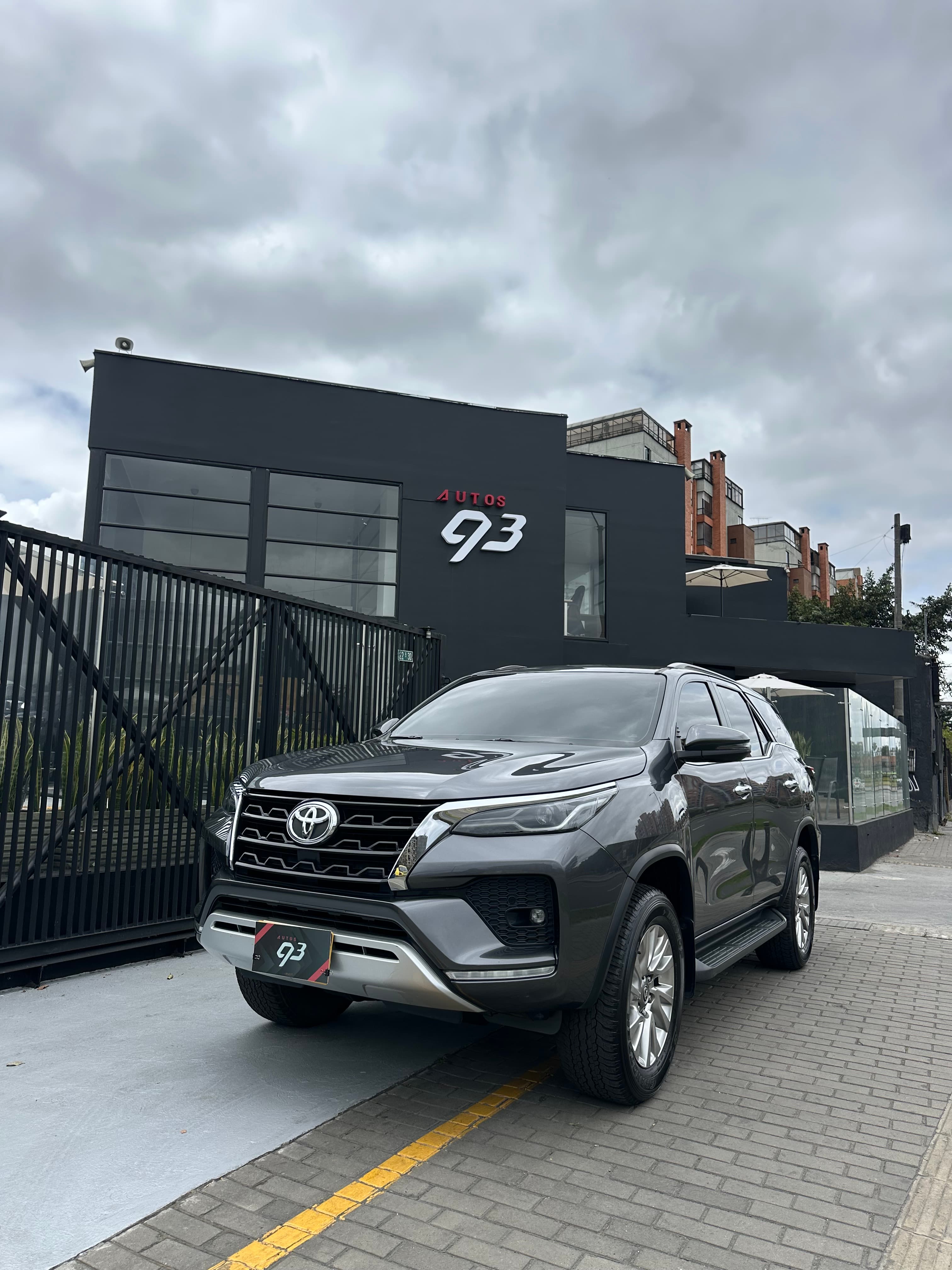 Toyota Fortuner SRV Modelo 2021 25