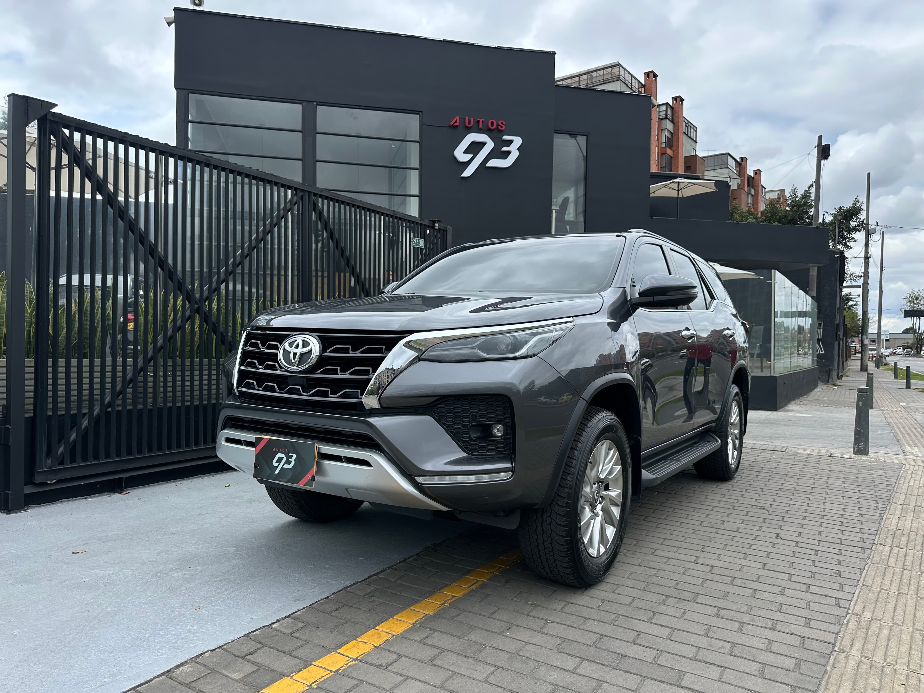 Toyota Fortuner SRV Modelo 2021 1