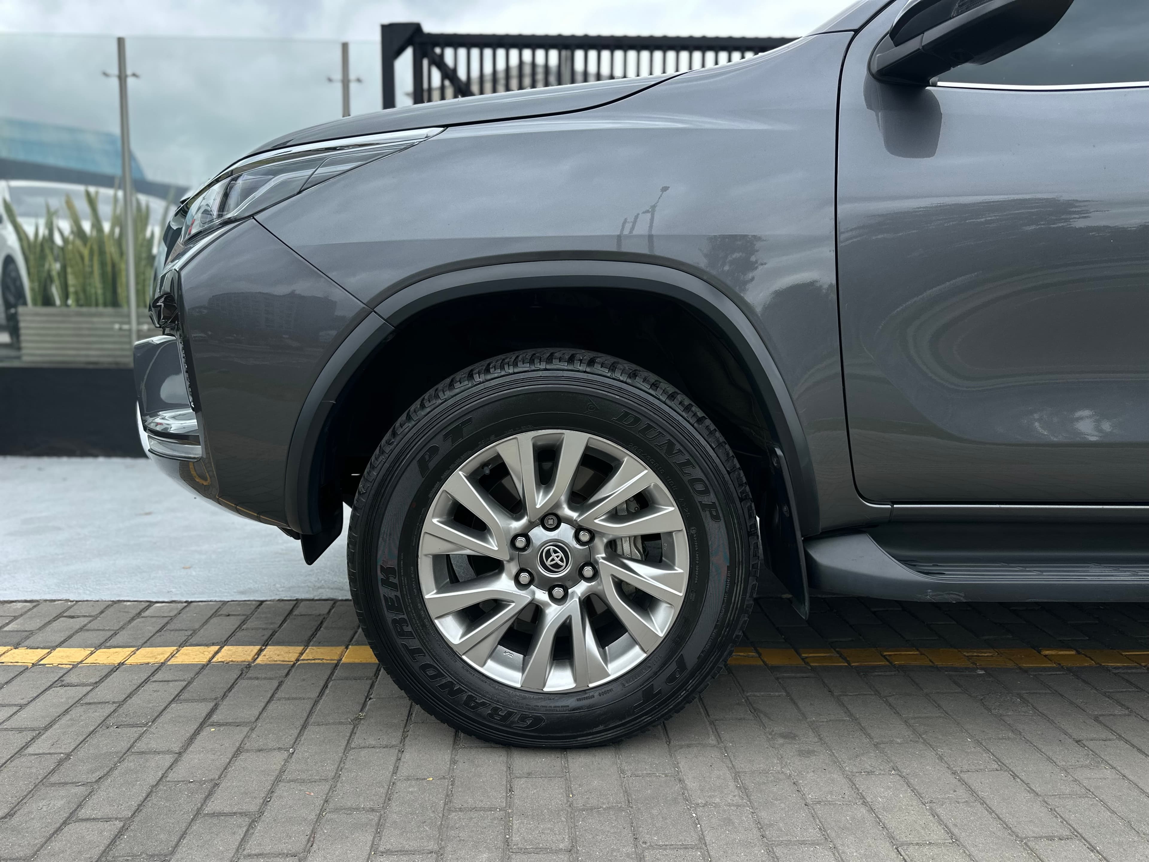 Toyota Fortuner SRV Modelo 2021 24