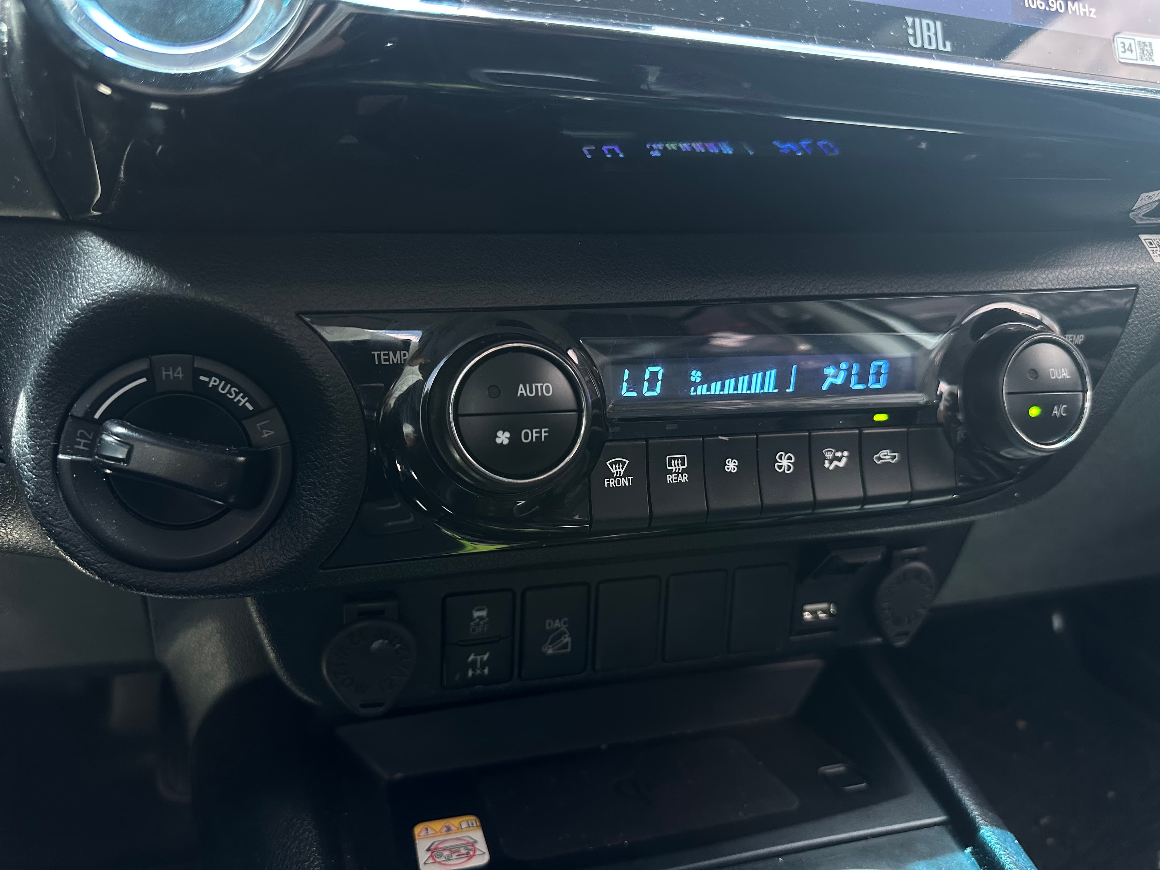 Toyota Hilux SRX Modelo 2024 18