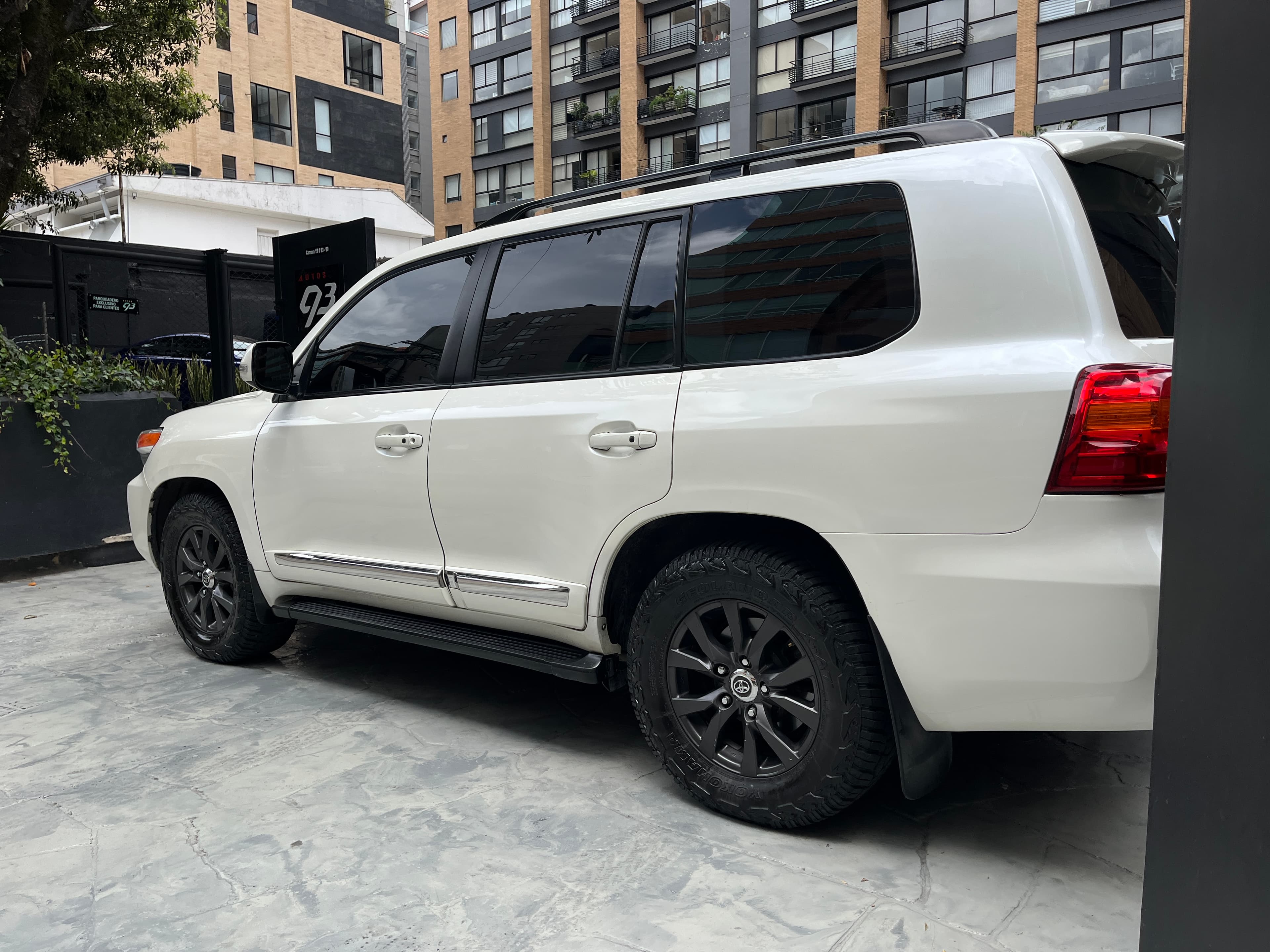 Toyota Land Cruiser 200 BLINDADA Modelo 2013 6