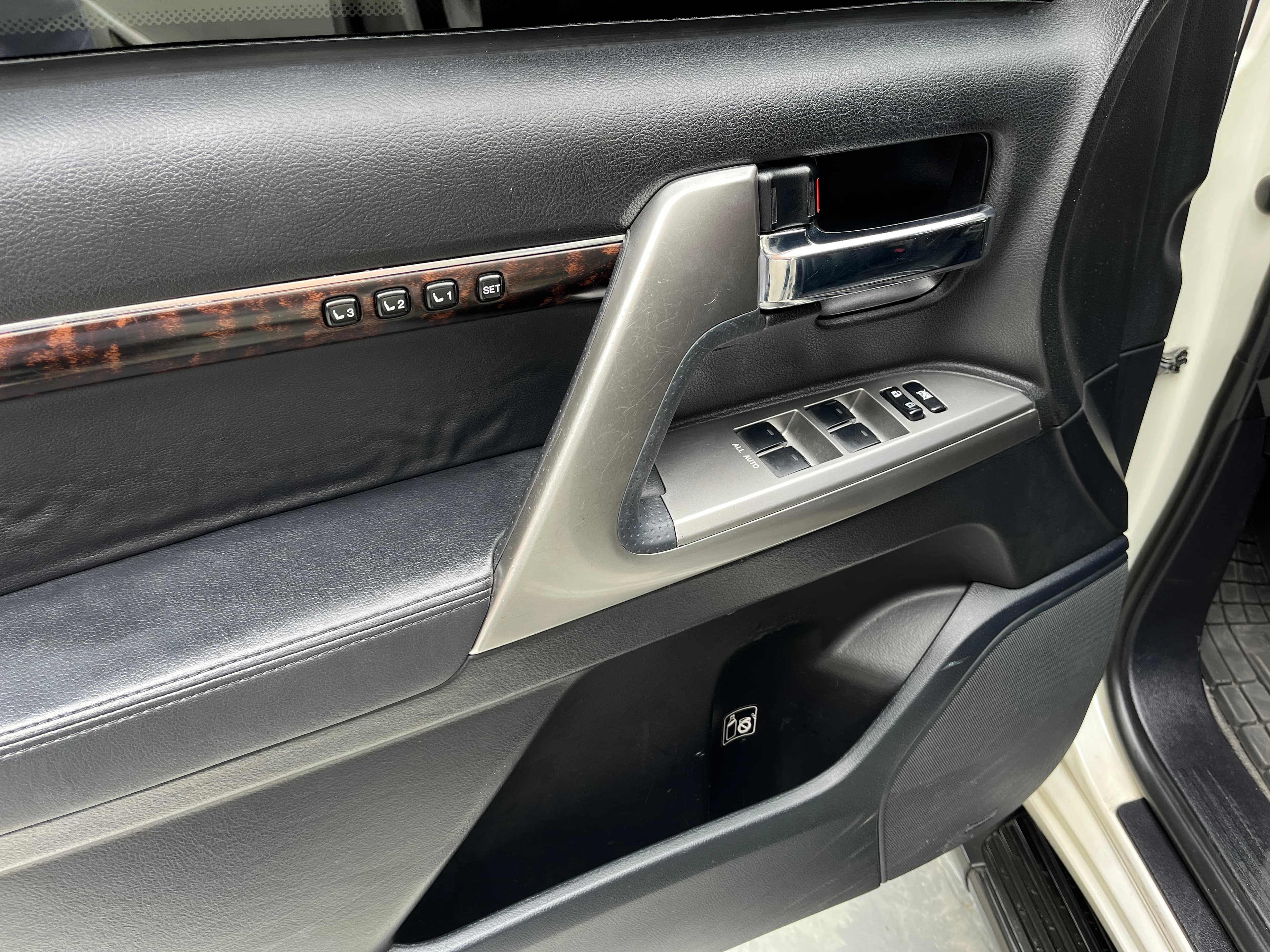 Toyota Land Cruiser 200 BLINDADA Modelo 2013 8
