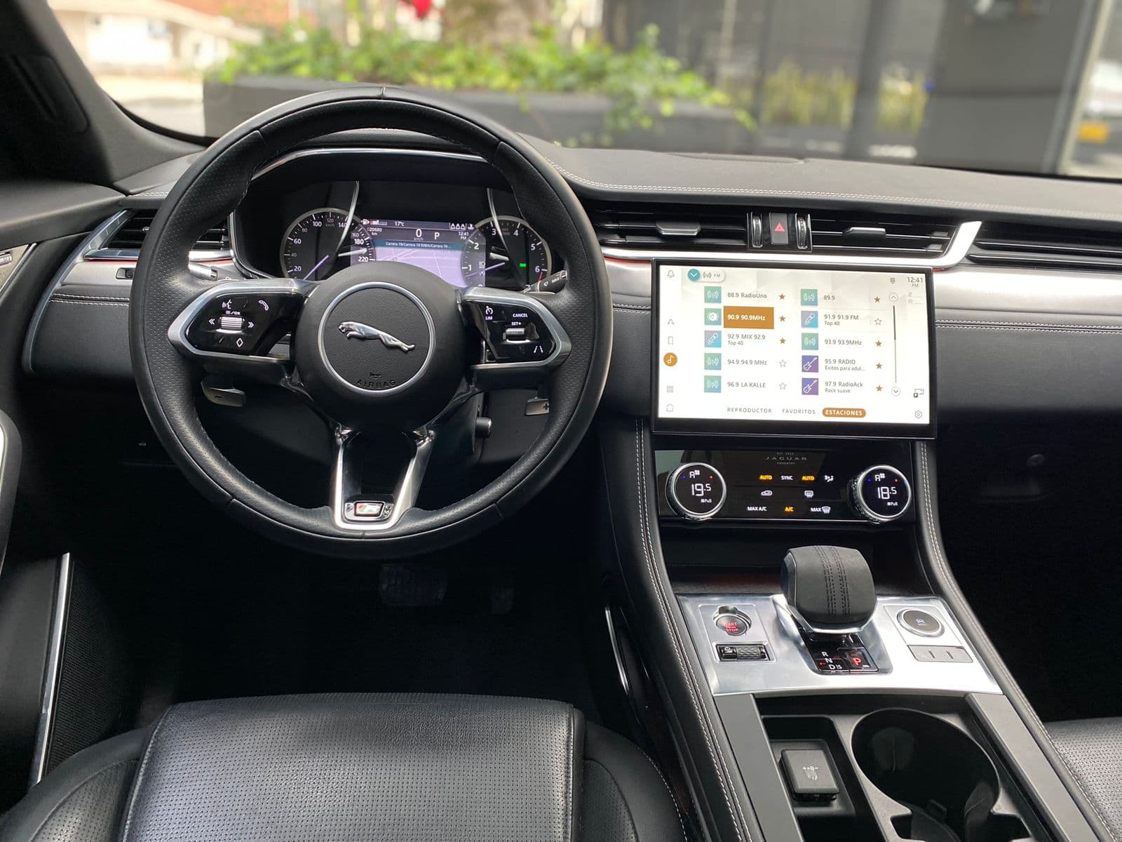 Jaguar F-Pace 400PS R Modelo 2022 13