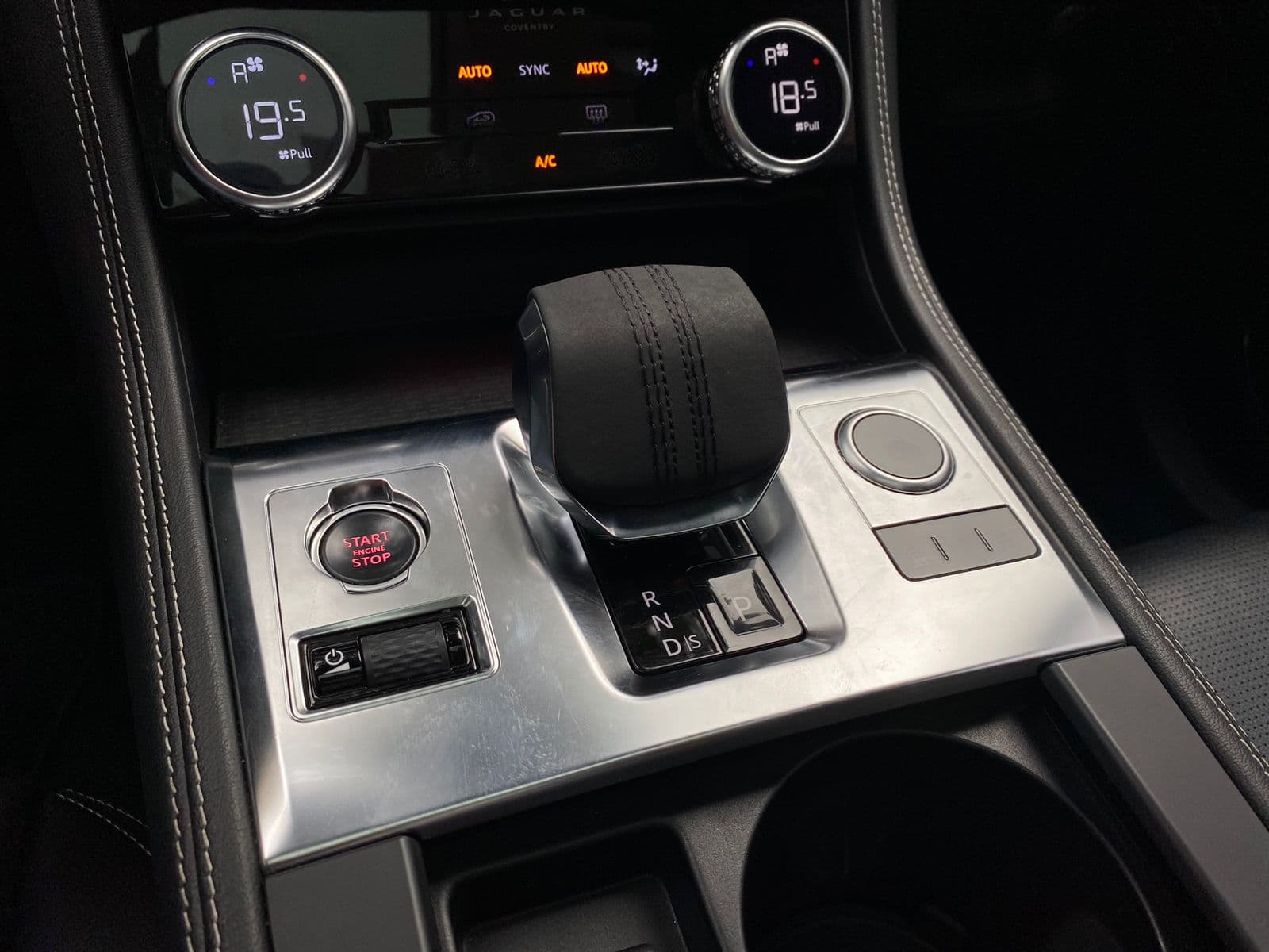 Jaguar F-Pace 400PS R Modelo 2022 16