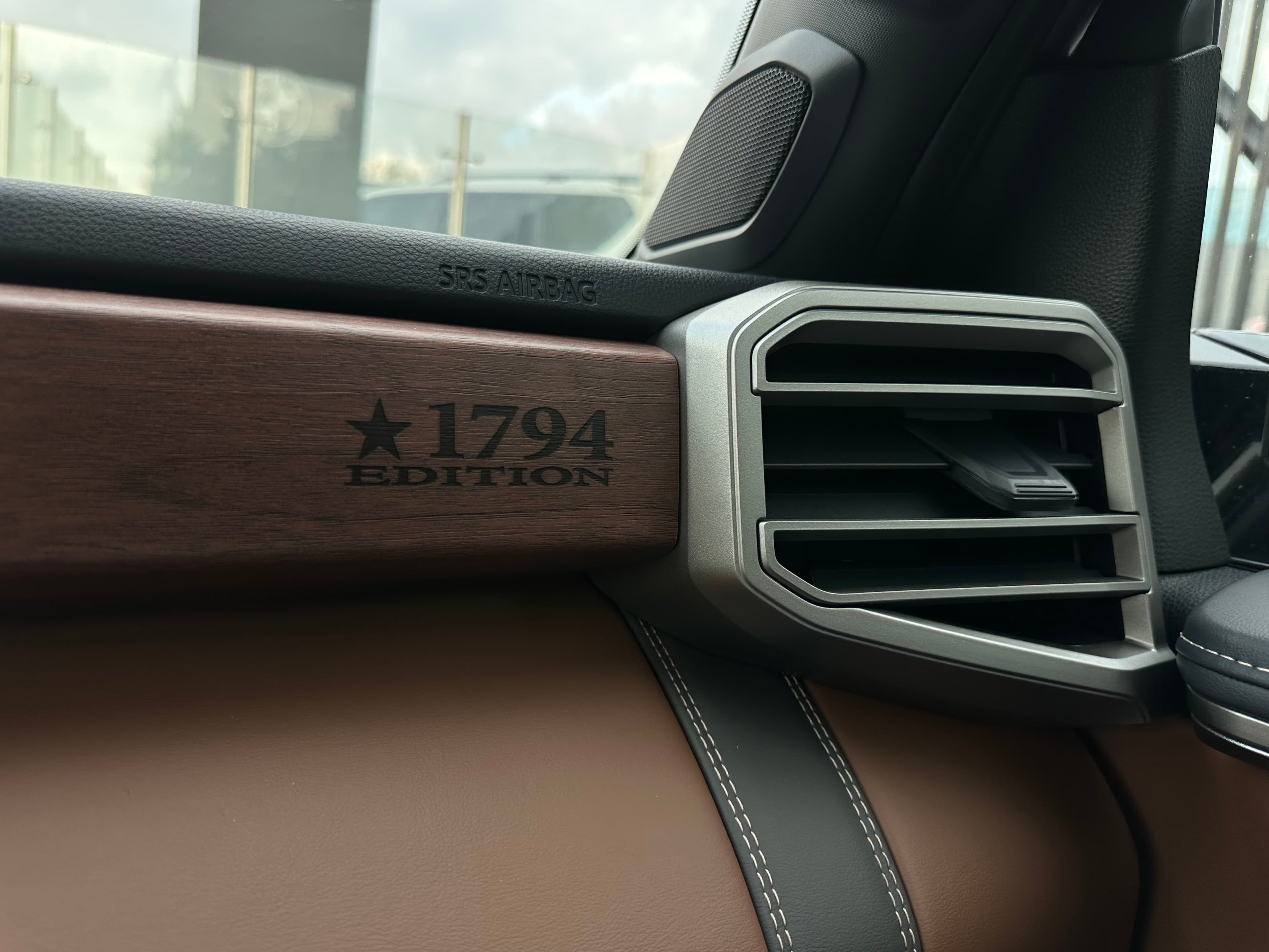 Toyota Sequoia 1794 Modelo 2026 25