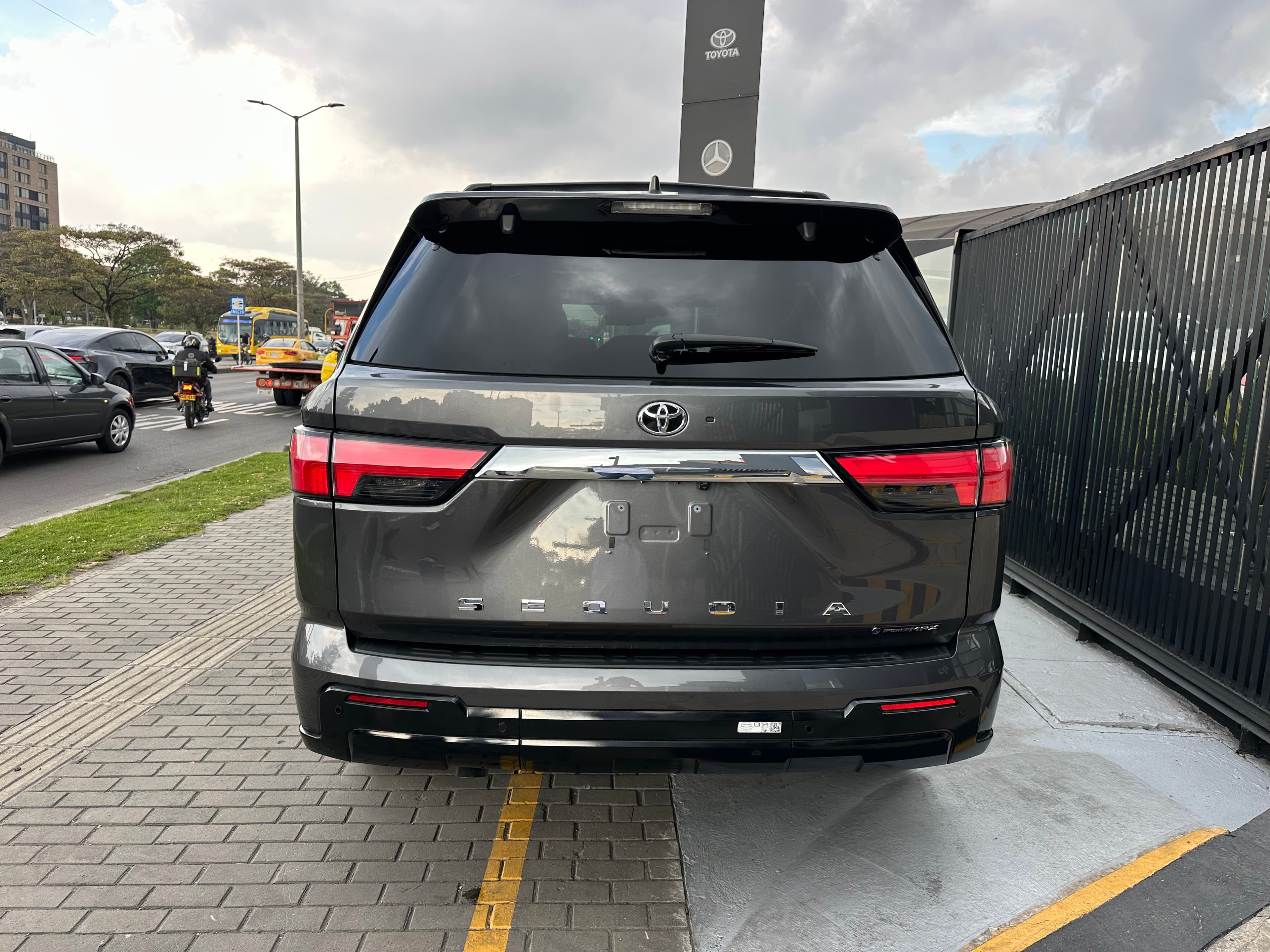 Toyota Sequoia 1794 Modelo 2026 5
