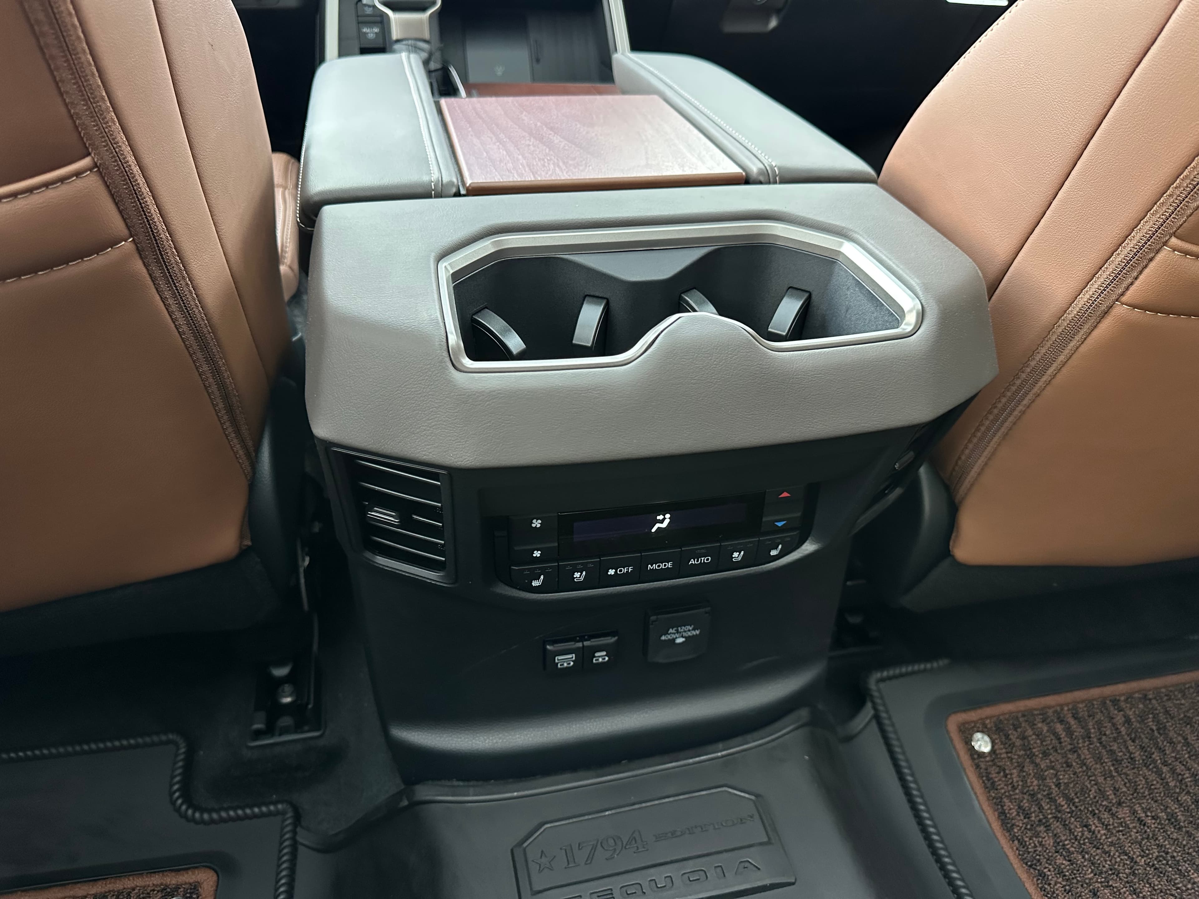 Toyota Sequoia 1794 Modelo 2026 12