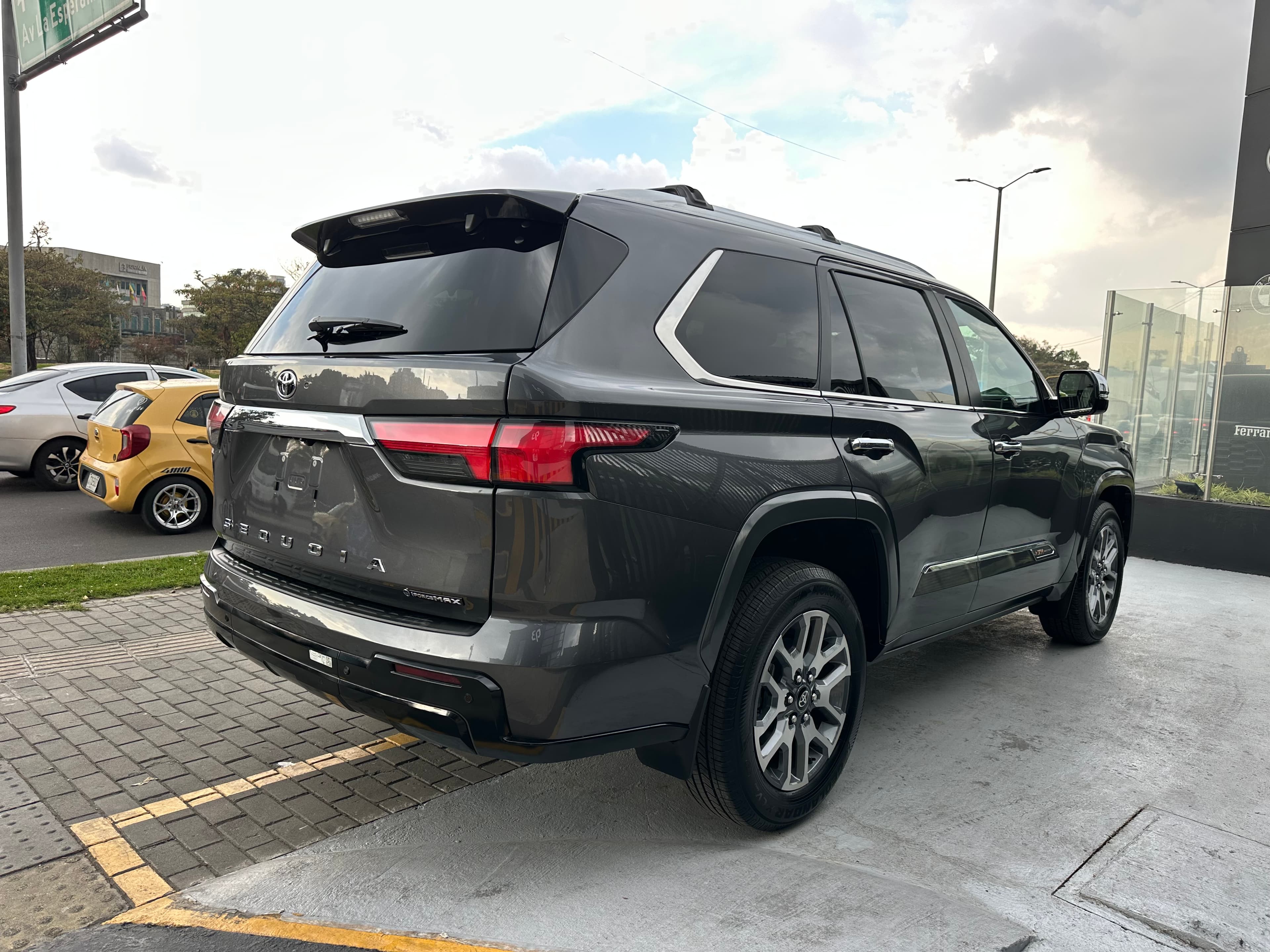 Toyota Sequoia 1794 Modelo 2026 4